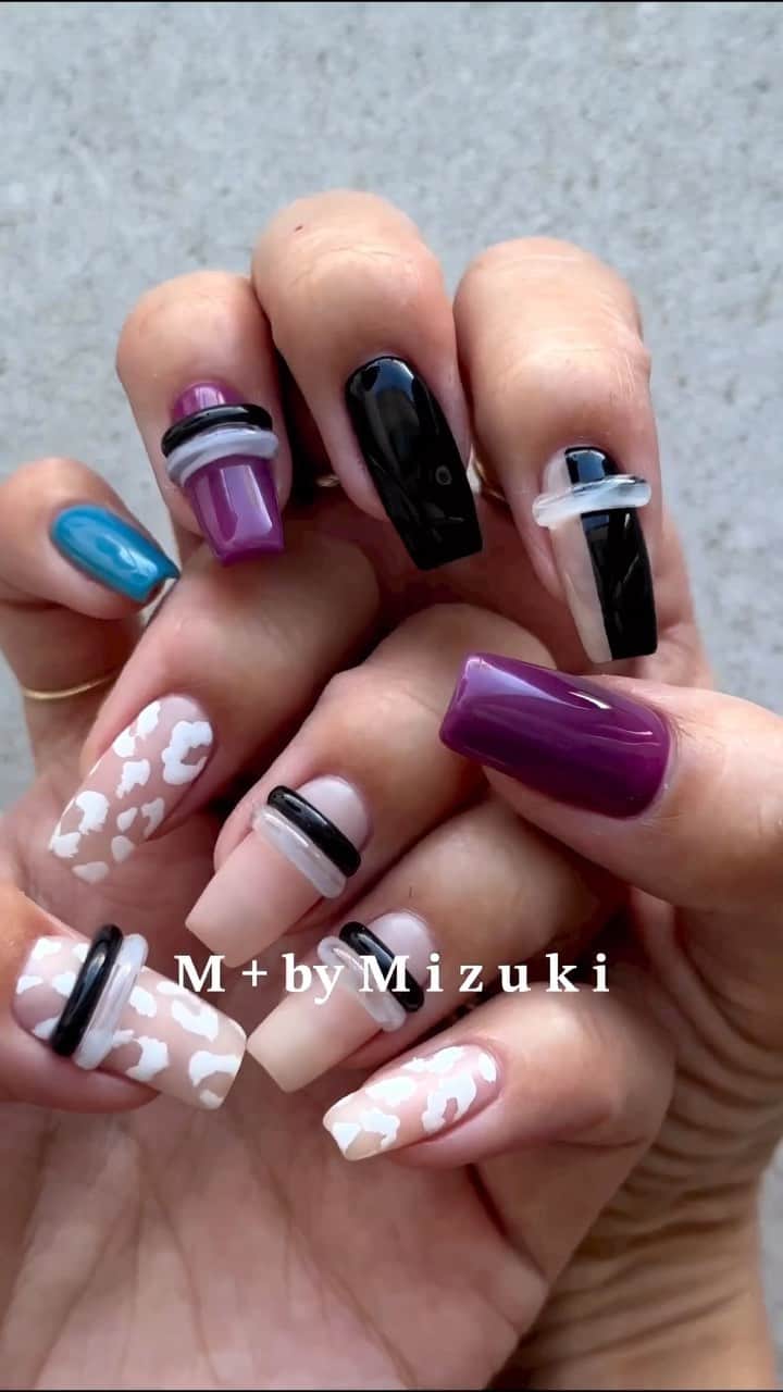 initygel_officialのインスタグラム：「夏すぎず秋すぎずネイル🤍  M＋Nail Mizuki先生 @m_plus_nail   Mizuki先生のスキンやポプリコレクションを使用したホワイトレオパに黒リングが夏すぎず秋すぎない今の時期にぴったりオシャレでかわいい🫧  Mizuki先生ありがとうございました🥺  #Repost @m_plus_nail ・・・ ∥ 𝐛𝐲 𝐌 𝐢 𝐳 𝐮 𝐤 𝐢  𝖽𝖾𝗌𝗂𝗀𝗇 : @m_plus_nail  my nail🐆🩷🖤  まいねいる今回シンプルにしようと思ってたのに 気づいたらこんなんなってた😂  秋すぎず夏すぎず 中途半端な中間ネイル💅🏽😆笑  まだ夏だからホワイトレオパやけど マットと黒リングがちょっと秋感かもしだしてる？ って感じじゃない？？  今回形を少し短め太めにしたのも 久しぶりに可愛いってなってる☺️🤍🤍  . ぶっちょめレオパ×ぶっちょリング フットにも可愛い気がするな〜☺️🩷🩷🩷 秋までフットも(ハンドももちろん)楽しみましょー🖤🖤🖤  @initygel_official  　SKiN collection SK-01S (左ベースカラー) 　POTPOURRI collection PN-04S (右🩷) @toysbyinity  　nendo @flickanail  　white m001 　black m002 　flicka m010 (右🩵)  #レオパードネイル #ヒョウ柄ネイル  #秋ネイル #リングネイル #ネンドジェル  ∥ ∥ ∥ ┈┈┈┈┈┈┈┈┈┈┈┈┈┈┈┈┈  ˗ˏˋ 脱毛・全身リンパ・ヒゲ脱毛  ˎˊ˗  @m_plus_beauty . 𝐛𝐲 𝐒 𝐚 𝐲 𝐚 𝐤 𝐚  全身脱毛 → 初回　¥ 9,800 全身リンパ(60min) → 初回　¥ 4,900  お問い合わせLINE : @354davhg(＠含みます) ご 新 規 様 受 付 中 🫧🫧🫧  ┈┈┈┈┈┈┈┈┈┈┈┈┈┈┈┈┈  𝐌 +［エムプラス］  滋賀県東近江市小脇町 ☑︎ am 9:00 - pm 6:00  ┈┈┈┈┈┈┈┈┈┈┈┈┈┈┈┈┈」