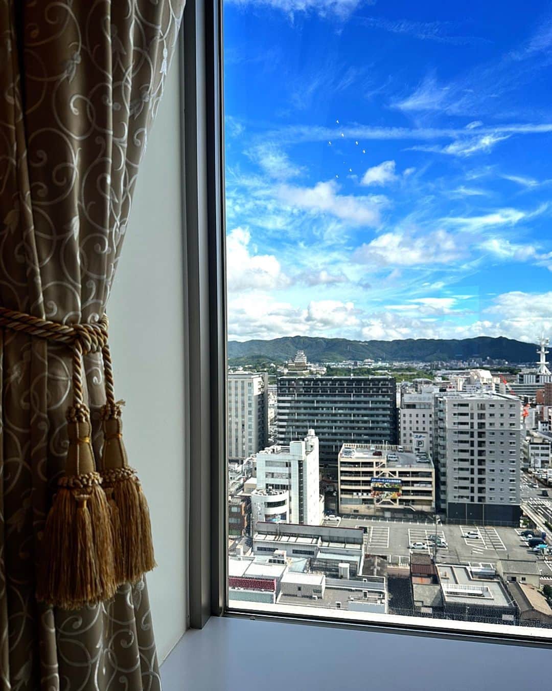 木山裕策さんのインスタグラム写真 - (木山裕策Instagram)「昨日は姫路に宿泊🏨 今朝はなんだか空がとても綺麗ですね。 （遠くに見えるのは姫路城🏯）」8月25日 8時48分 - kiyamayusaku