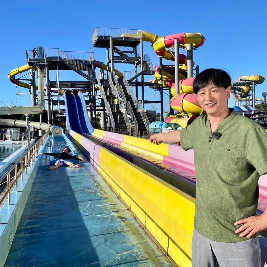 依田司さんのインスタグラム写真 - (依田司Instagram)「8月25日（金） 九十九里の海に面した千葉県最大級のプール【蓮沼ウォーターガーデン】から。 水の一生をテーマに、プールやスライダーなど合わせて１９のエリアが楽しめる施設で、隣接した海への出入りが自由というのも人気の一つとなっています。 九十九里名物のハマグリを使ったメニューも豊富で、満足度もアップ。 今年の残暑は厳しくて長く続きますので、海とプールを満喫して乗り切りたいですね。  #蓮沼ウォーターガーデン #依田さん #依田司 #お天気検定 #テレビ朝日 #グッドモーニング #気象予報士 #お天気キャスター #森林インストラクター #グリーンセイバーアドバンス #プロジェクトワイルド #IPCC伝導者 #japan #japantrip #japantravel #unknownjapan #japanAdventure #japanlife #lifeinjapan #instagramjapan #instajapan #療癒 #ilovejapan #weather #weathercaster #weatherforecast」8月25日 8時52分 - tsukasa_yoda