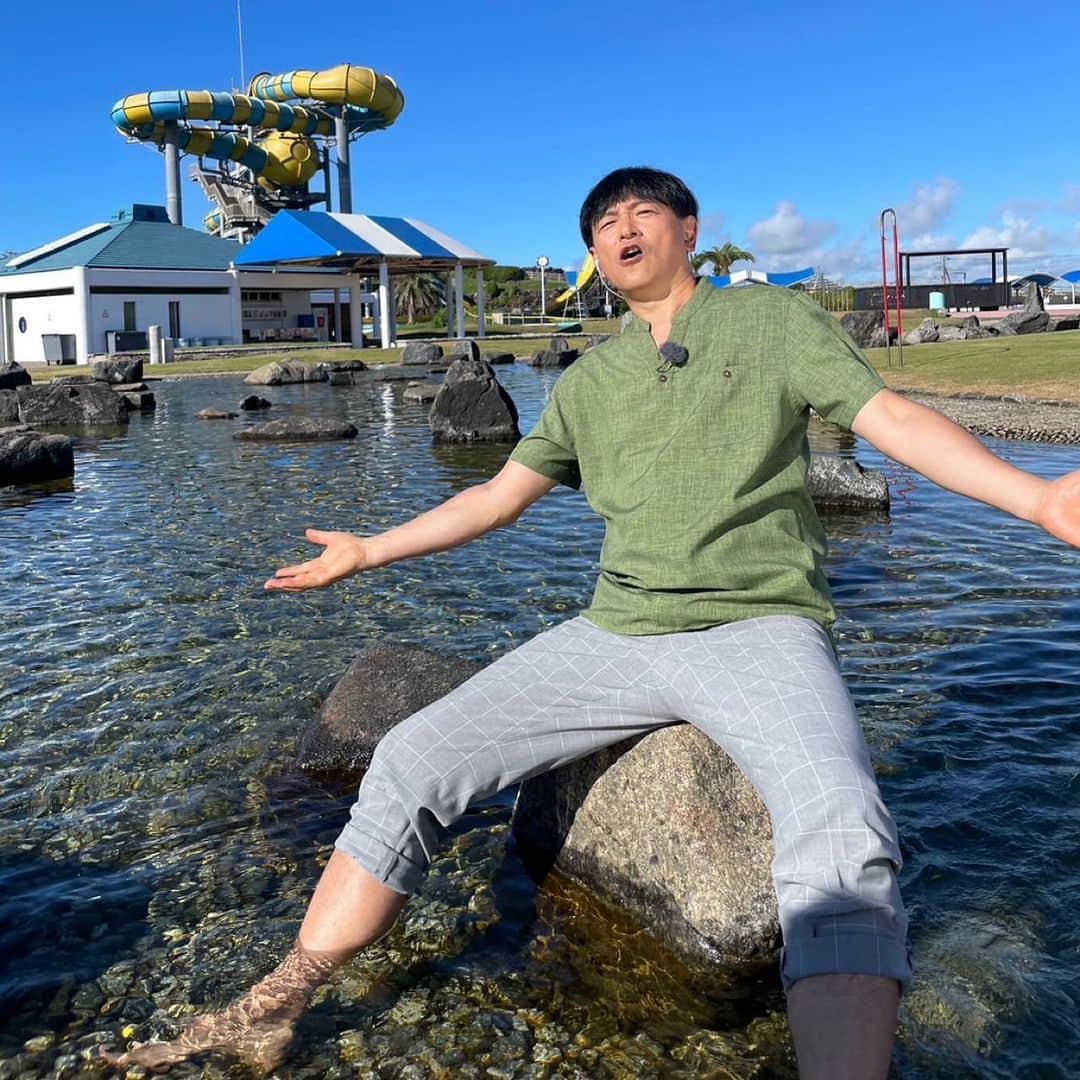 依田司さんのインスタグラム写真 - (依田司Instagram)「8月25日（金） 九十九里の海に面した千葉県最大級のプール【蓮沼ウォーターガーデン】から。 水の一生をテーマに、プールやスライダーなど合わせて１９のエリアが楽しめる施設で、隣接した海への出入りが自由というのも人気の一つとなっています。 九十九里名物のハマグリを使ったメニューも豊富で、満足度もアップ。 今年の残暑は厳しくて長く続きますので、海とプールを満喫して乗り切りたいですね。  #蓮沼ウォーターガーデン #依田さん #依田司 #お天気検定 #テレビ朝日 #グッドモーニング #気象予報士 #お天気キャスター #森林インストラクター #グリーンセイバーアドバンス #プロジェクトワイルド #IPCC伝導者 #japan #japantrip #japantravel #unknownjapan #japanAdventure #japanlife #lifeinjapan #instagramjapan #instajapan #療癒 #ilovejapan #weather #weathercaster #weatherforecast」8月25日 8時52分 - tsukasa_yoda