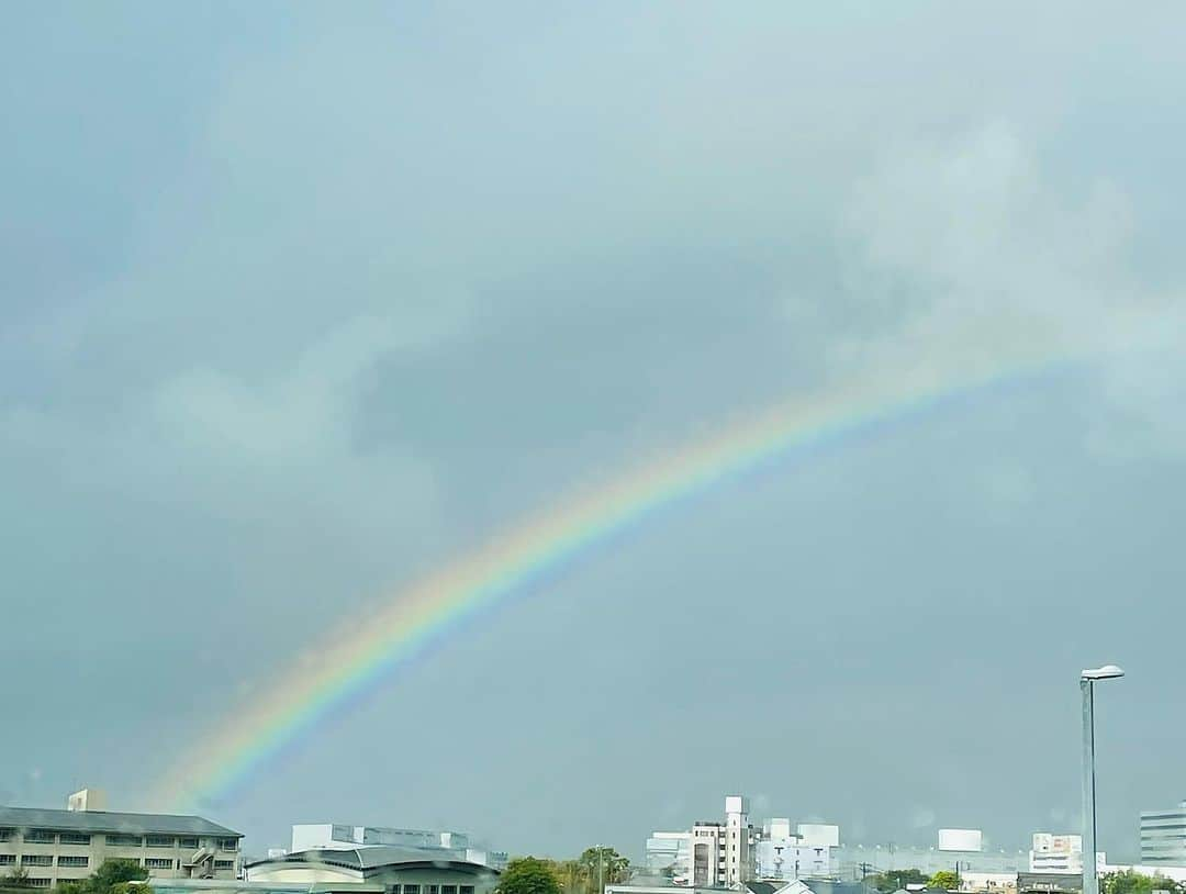 CANDLE JUNEさんのインスタグラム写真 - (CANDLE JUNEInstagram)「毎日富士山を感じながらモノづくり。いきなりの雨や雷の中いくつかのエリア製作。 ローカルスタッフに感謝。 #sweetloveshower #スペシャ #fuji #eldnacs」8月25日 8時53分 - candle_june