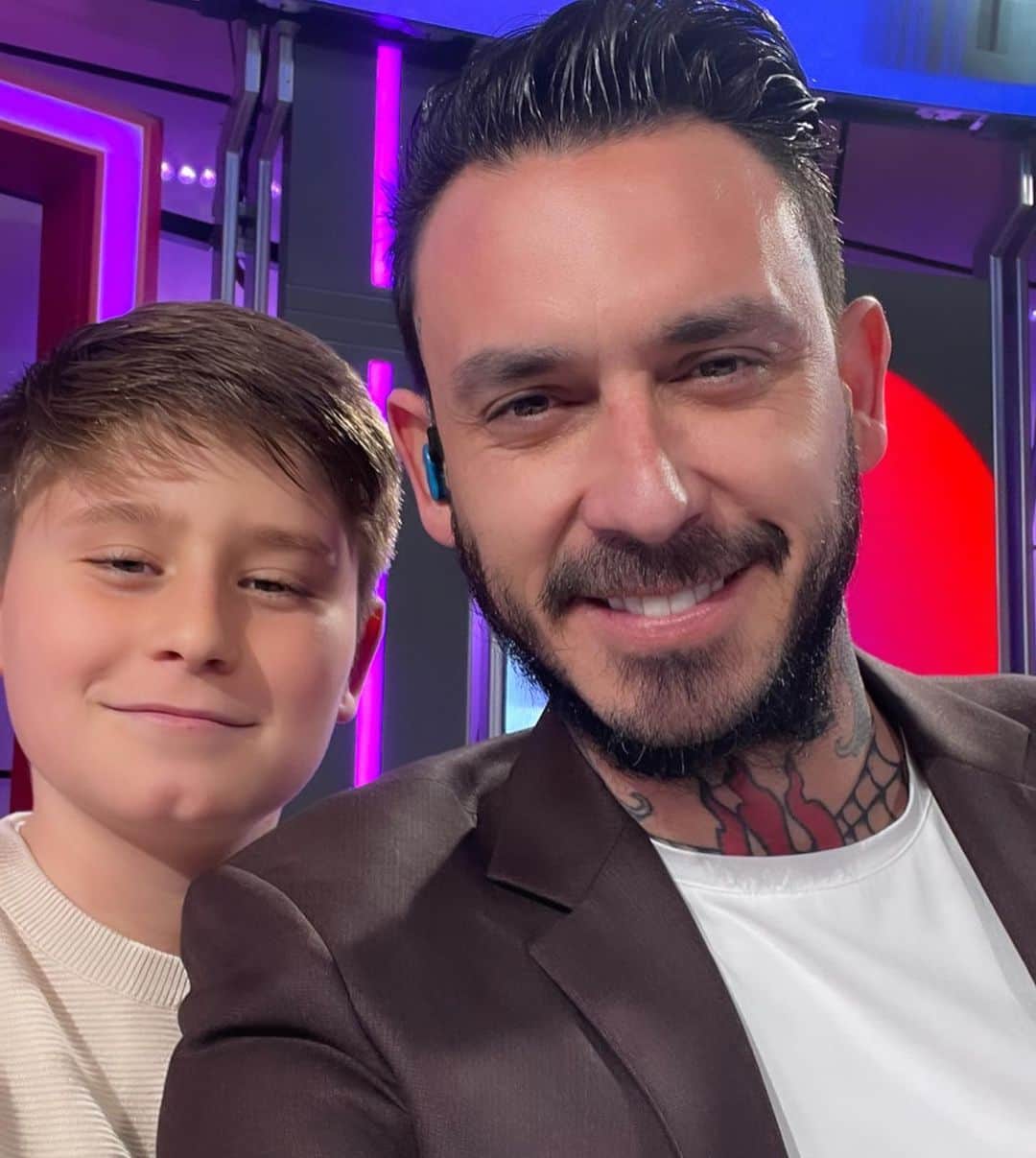 マウリシオ・ピニージャのインスタグラム：「En la oficina con el bebe @mauripinilla14 ❤️🤩」