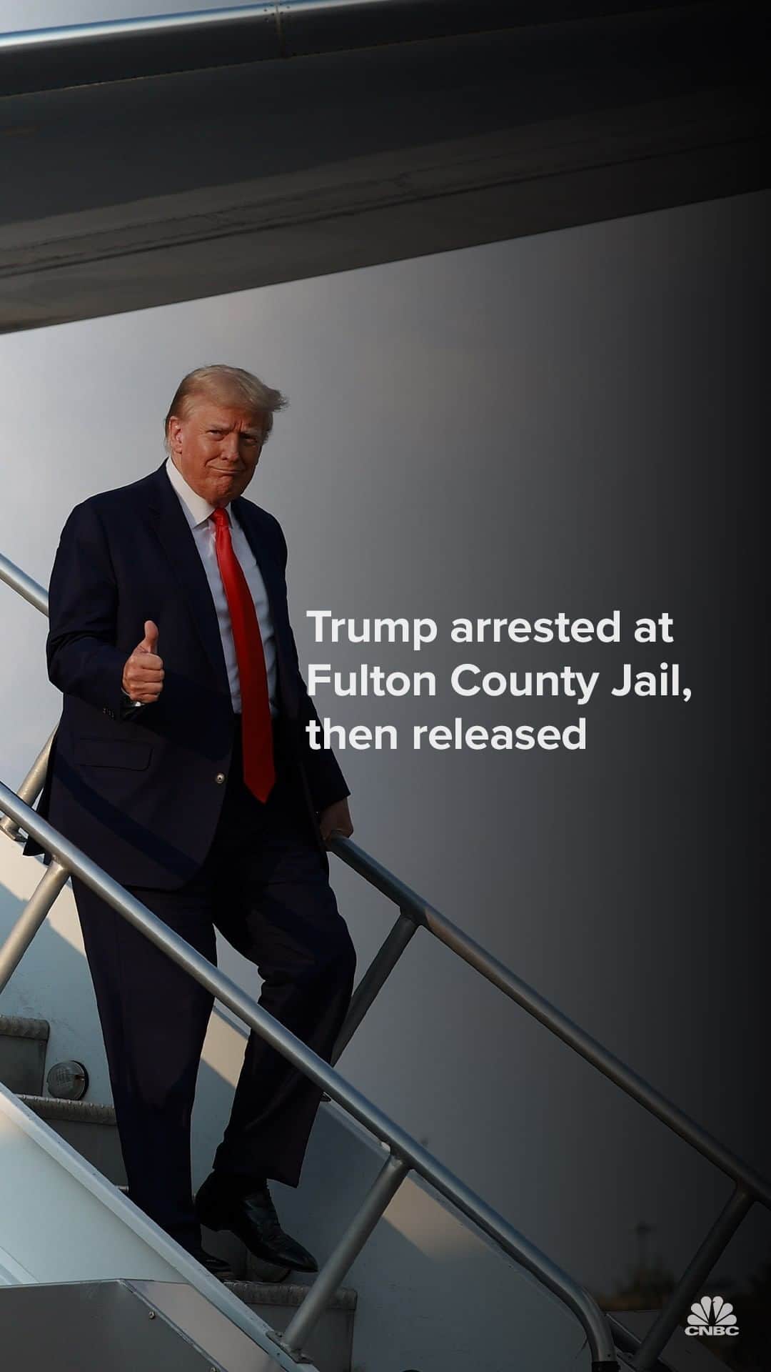 CNBCのインスタグラム：「Former President Donald Trump is being booked at the Fulton County jail on state charges that he conspired to overturn the results of the 2020 presidential election in Georgia.  Link in bio for the latest.」
