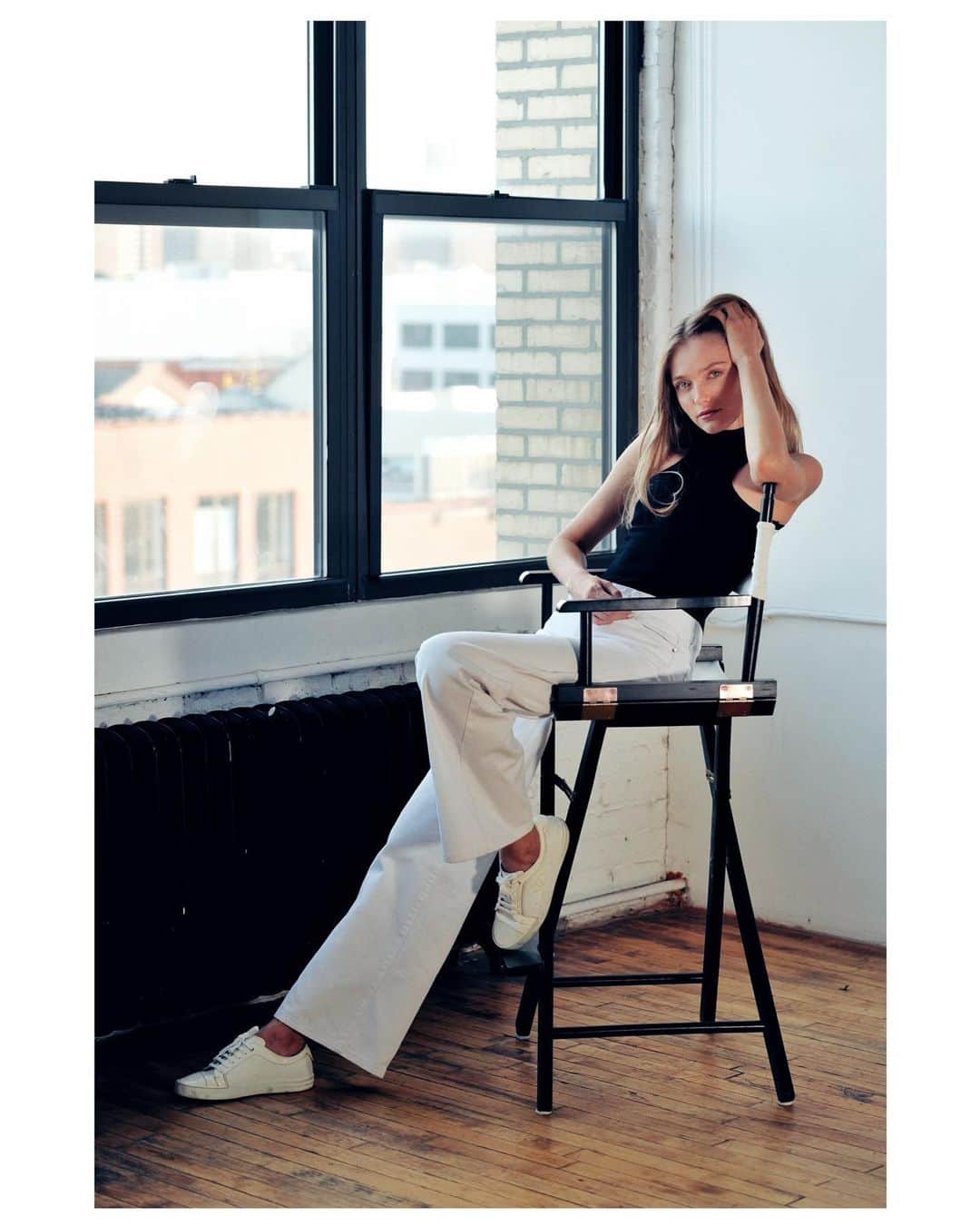 ヴラダ・ロスリャコヴァのインスタグラム：「📷 Vlada. Atelier.   Artist: Vlada Roslyakova @vladaroslyakova」