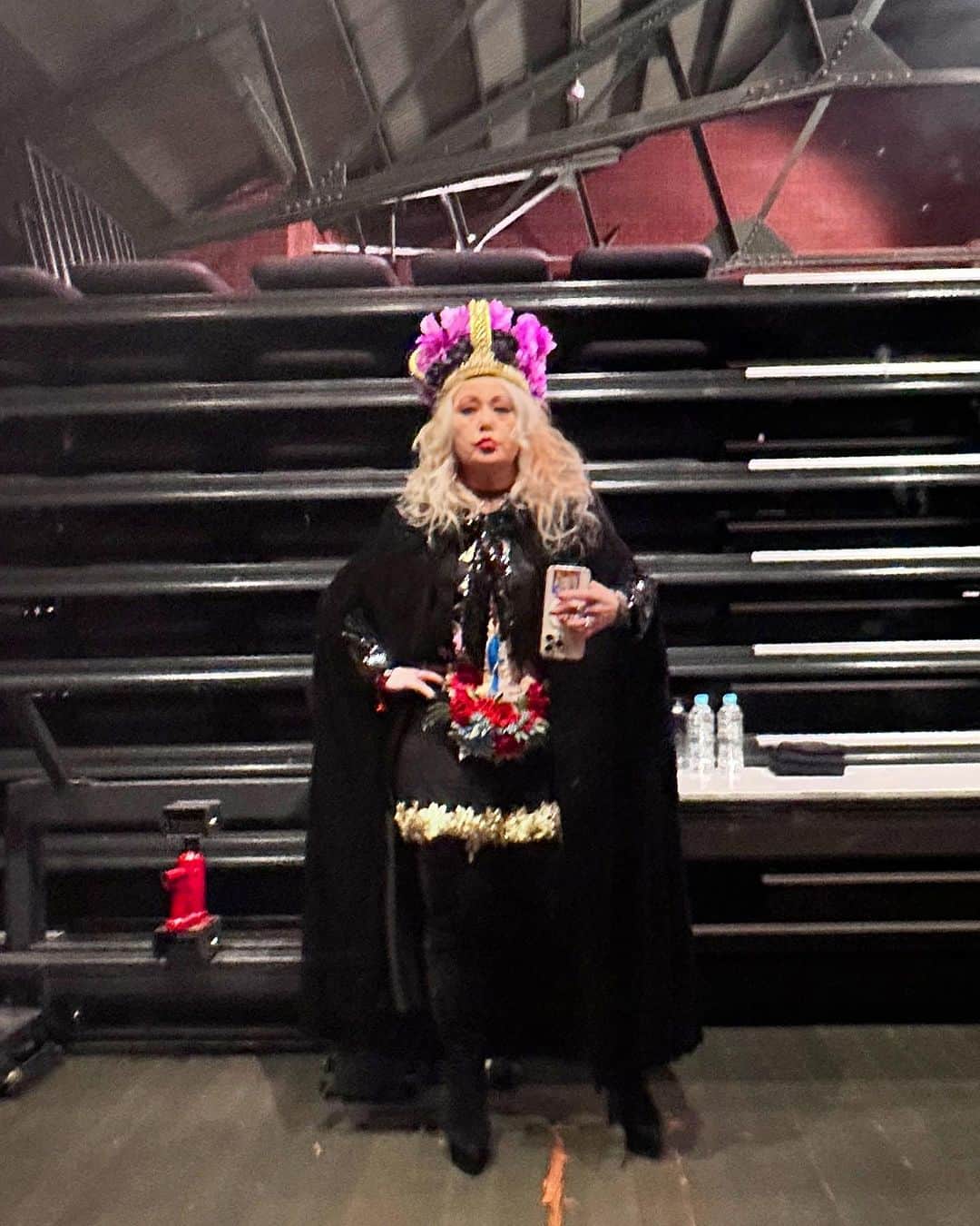 JILLのインスタグラム：「さぁ、明日は‼️ ついに❗️ 「I AM THE BEST」ファイナル。 福岡ライブでーす❣️  このJILLマリア衣装と王冠たち、 全ツアーで酷使してお疲れ様です〜  ツアー後はメンテしてリメイクかな。 明日はこの衣装もこの形ではファイナル。 楽しもう👍👍👍👍👍  福岡SOLD OUT。 ありがとう😊  #ツアーファイナル #PERSONZ #8月26日_福岡電気みらいホール —————————————- PERSONZ「I AM THE BEST TOUR」  5月06日_横浜赤レンガ倉庫 5月07日_横浜赤レンガ倉庫 6月18日_高知県立県民文化ホール グリーンホール 6月24日_札幌CUBE GARDEN 7月02日_ヒューリックホール東京 7月22日-仙台rensaホール 7月23日_函館金森ホール 8月04日_名古屋ダイアモンドホール 8月05日_大阪クラブクワトロ 8月11日_新潟LOTS 8月12日_高崎芸術劇場スタジオシアター 8月26日_福岡電気みらいホール —————————————- #jillpersonz  #personz  #youtubepersonzチャンネル #note  #jillpersonz  #エアプレ #JILLプレ #ラジオ高崎 #三味線jill屋」