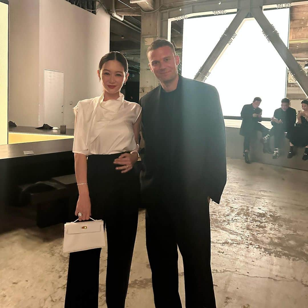 Reikaさんのインスタグラム写真 - (ReikaInstagram)「@audemarspiguet special hours with @matthewmwilliams ✨  First event and night out since giving birth, and it was definitely a night to remember.   オーデマピゲとマシューウィリアムズさんのコラボレーション ワールドプレミアディナー 国内外のVIP AP familyが参加⭐️  チャリティーオークションも開催され なんとユニークピースが1 million usd で落札👏  コラボ⌚︎最高にかっこよくて 啓司パパもゴールドのリクエストオーダー入れてました👍  私は産後、妊娠前のお洋服サイズが入るようになってよかった😂  #audemarspiguet  #matthewwilliams  #royaloak #オーデマピゲ #ロイヤルオーク #14802st #26240st」8月25日 9時23分 - reikamarianna