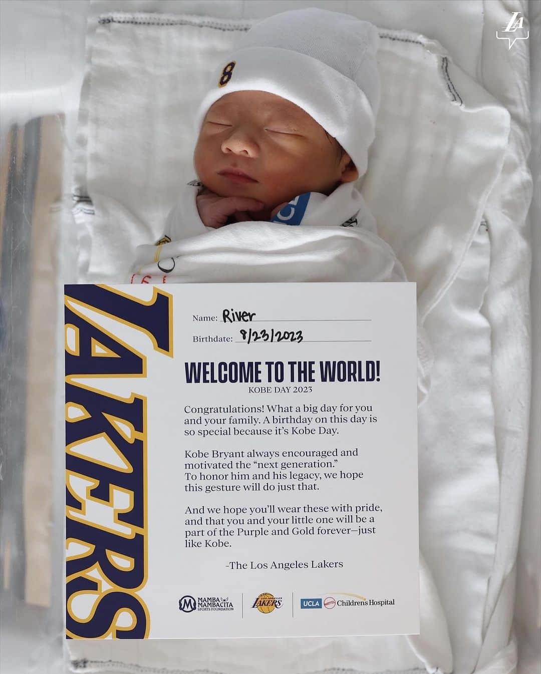 Los Angeles Lakersさんのインスタグラム写真 - (Los Angeles LakersInstagram)「Welcome to the world, and welcome to the Lakers family.   The Lakers teamed up with @uclamch & @mambamambacitasports to gift special care packages to newborns born this week in honor of Kobe Day 💜」8月25日 9時24分 - lakers