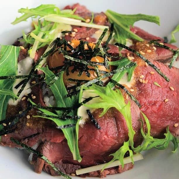 のインスタグラム：「くまのこ食堂、コンセプトは「熊野の恵み」  地産地消のジビエ料理を。  記事「和歌山県 南紀白浜&田辺　～東京から南紀へたった70分!! ジャイアントずくめの熊野詣でへ～」より。  ＃さんたつ ＃散歩の達人 ＃熊野 ＃和歌山 ＃熊野本宮大社 ＃グルメ ＃ジビエ ＃旅行 ＃観光」