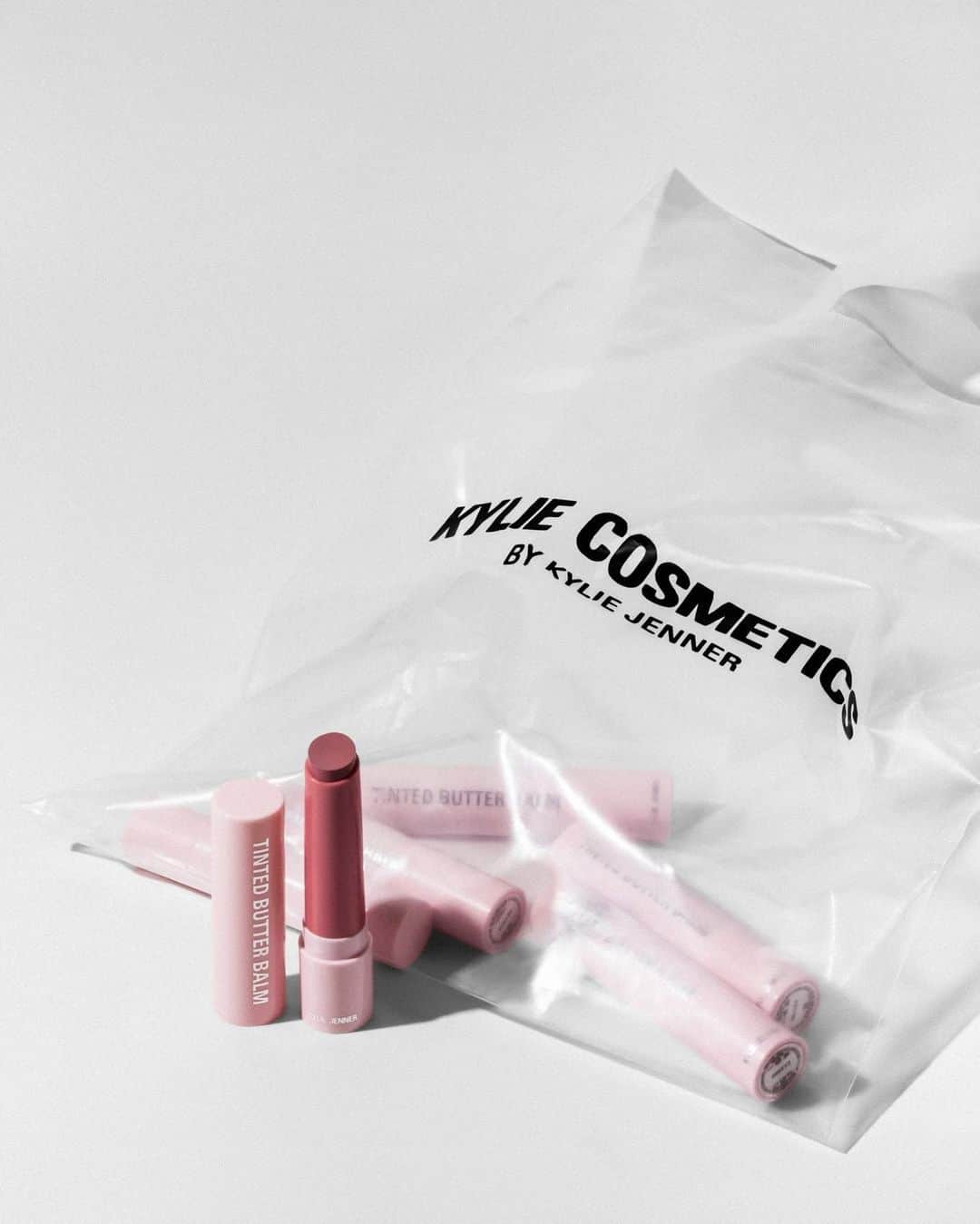 Kylie Cosmeticsさんのインスタグラム写真 - (Kylie CosmeticsInstagram)「bag secured ✔️👛 #tintedbutterbalms」8月25日 10時03分 - kyliecosmetics