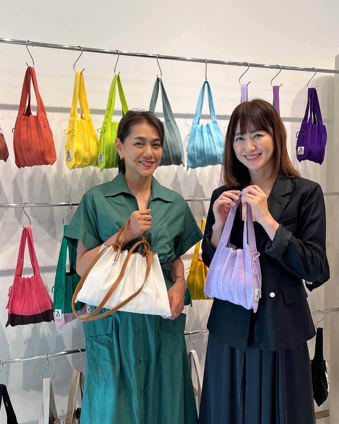 前田ゆかさんのインスタグラム写真 - (前田ゆかInstagram)「気分もハッピ〜になるカラフル ポップな ジョセフアンドステイシーのバック ...