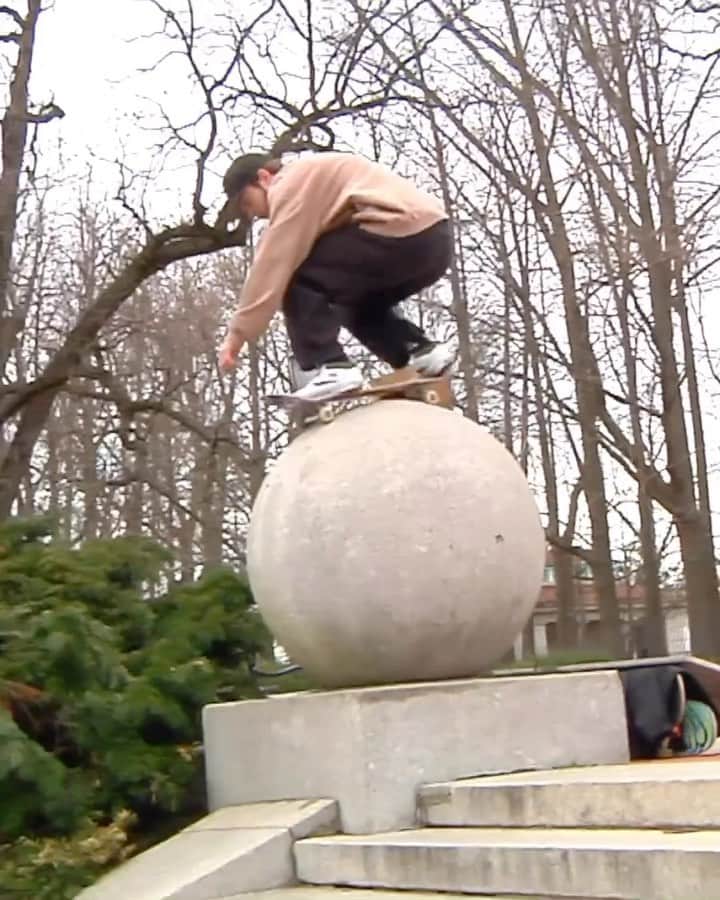 Vans Skateのインスタグラム：「Take a rip with @DickRizzo from the new @Bronze56k vid then come hang with us this weekend at @NJSkateshop. We’ll be hanging at the shop tomorrow 5-7 and doing a demo at Hockey Rink Skatepark on Saturday at 4pm. Cruise out!」
