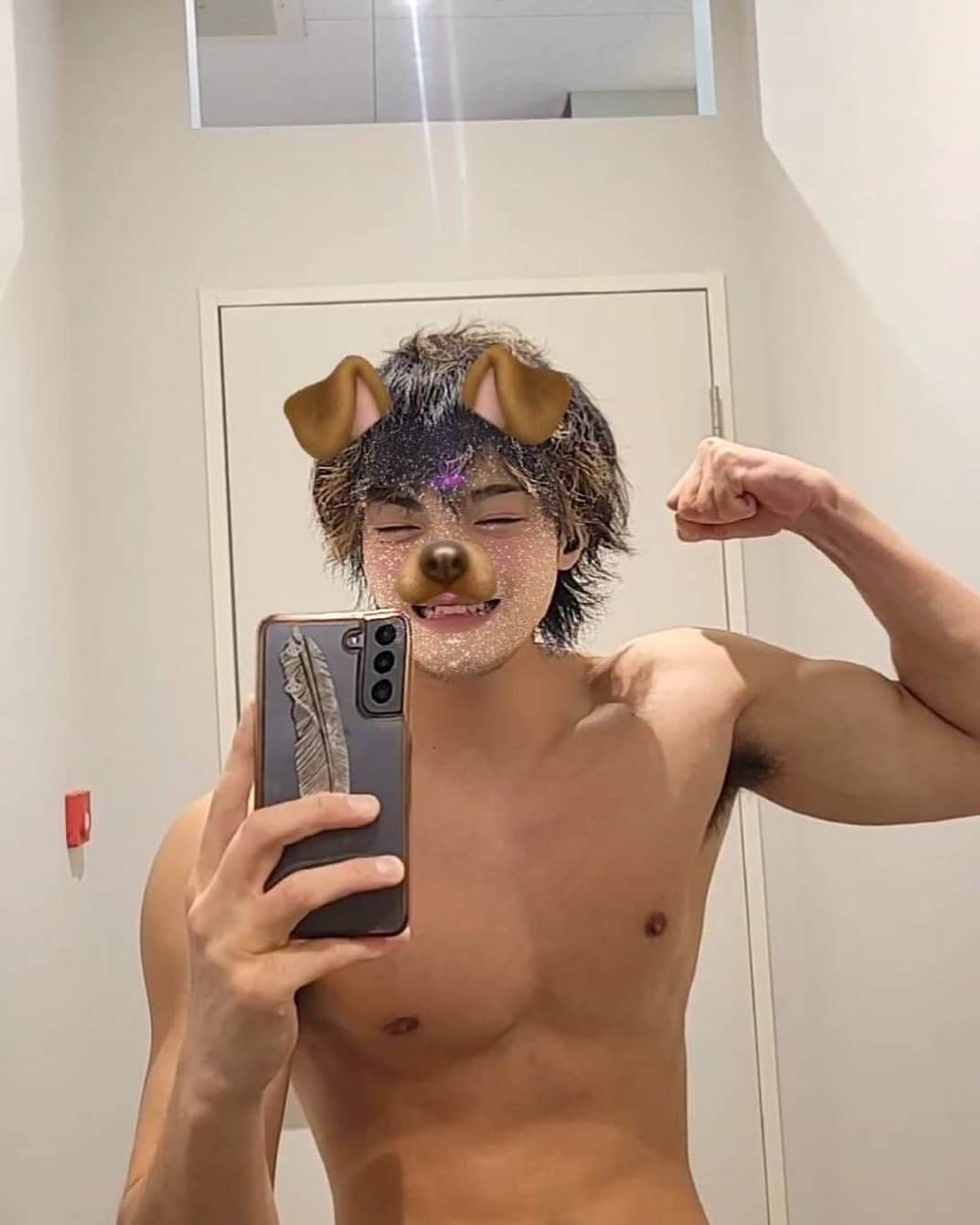 のインスタグラム：「昨日も沢山のお客様のご来店誠にありがとうございマッスル💪 ・ 来られるお客様の多くは筋肉だけでなく血管も好きという方も多いです🙆‍♀️🙆‍♀️ 今は減量中のマッスルが多いので、血管もかなり出やすい時期なのでおすすめです🤔 看護師のお客様が圧倒的に多いのですが、駆血帯いらないとよく言われマッスル🤣🤣 ・ では、本日も19時よりお待ちしておりマッスル💪♫  ーーーーーーーーーーーーーーーーーーーーー  北新地マッスルバー 大阪市北区堂島浜1-3-22 堂島タウン2F Tel:06-6344-8878  仙台支店 仙台マッスルバー 宮城県仙台市青葉区国分町2-5-17 車屋ビル4F ☎︎08023592607 @sendaimusclebar   #マッスルバー #fyp #fypシ #コンセプトバー #コンセプトカフェ #大阪 #大阪観光 #osaka #muscle #musclebar #촣아 #相互フォロー #おすすめ #おすすめにのりたい #在地人推薦 #減肥 #景點 #網美景點 #旅遊 #맞팔#팔로우 #좋아요반사 #일본  #ユニバ #テーマパーク#筋肉」