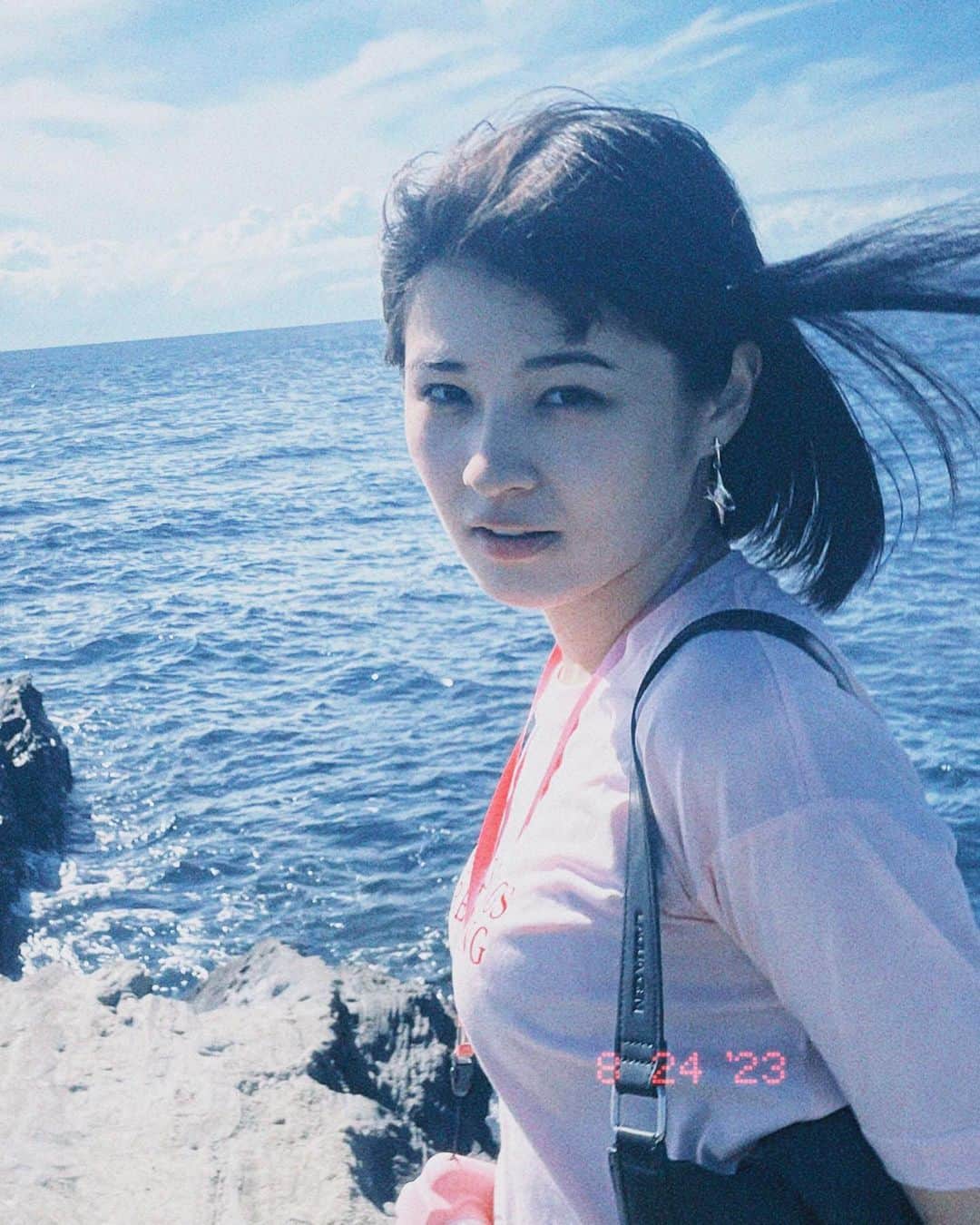 のインスタグラム：「🌊✨」