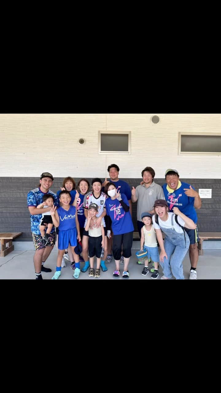 のインスタグラム：「: My family makes me happy🫶🏻 I've been living apart from my family since I was 12 years old. Because I have a dream and to make it come true. I miss my family. I love my family.🫶🏻😘  ワールドカップの後、日本に帰国🇯🇵 久しぶりに家族に再会🤝 やっぱりここが落ち着く😌 また良い報告ができるように！！！」
