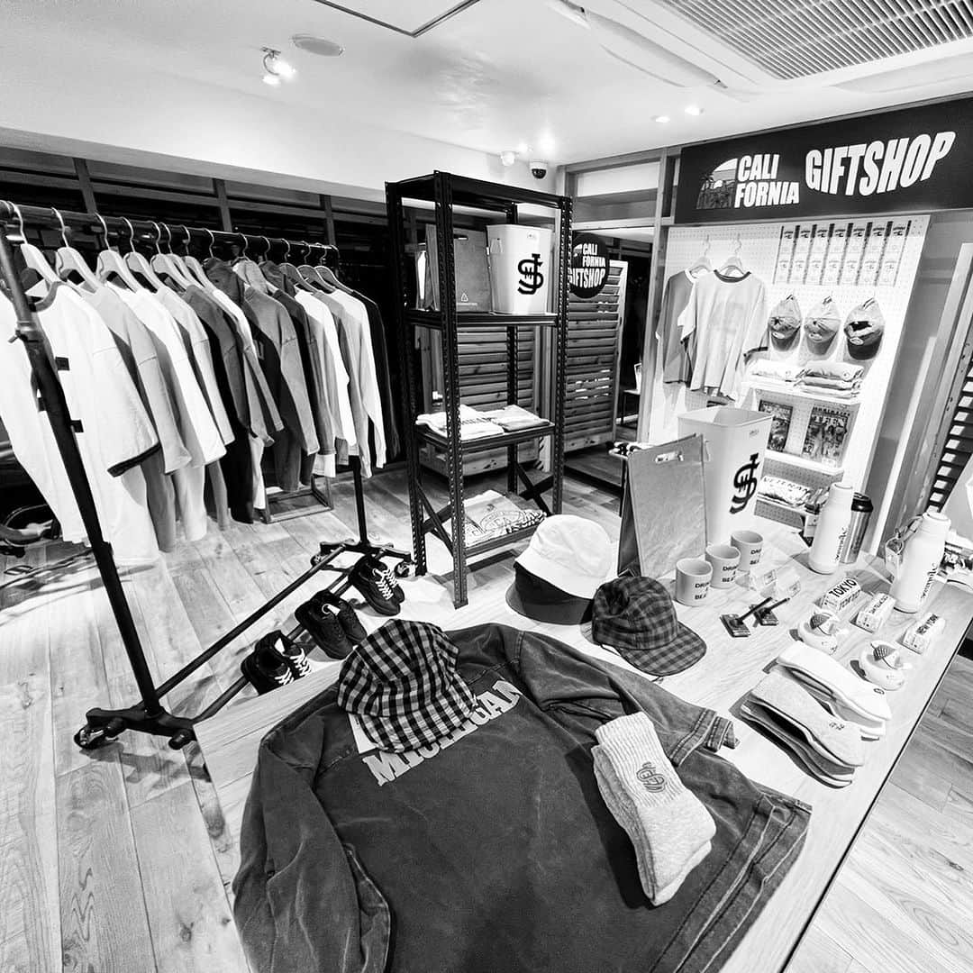 ジャクソンマティスのインスタグラム：「. 絶賛販売中🏬✨ ☑️商品に関するお問い合わせは各店舗🏬様へ🙇🏻‍♂️🙏🏻」