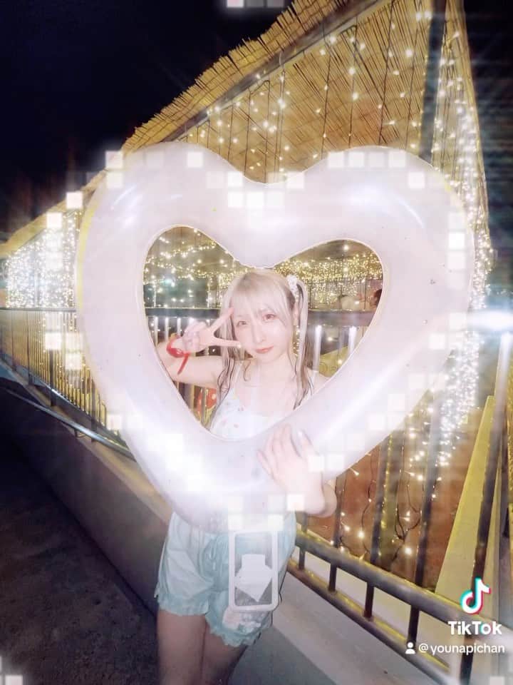 ようなぴのインスタグラム：「🤍♡❤︎ ♡⃛ ♥ よみうりランドは、サンリオピューロランドがある多摩センターから数駅なので、シナモン水着にしたのだ☁️ サンリオコラボのナイトプールとかいつかどこかでやってくれないかな？？  #ナイトプール #よみうりランド #よみうりランドプール #プール #水着 #水着コーデ #シナモロール #サンリオ」