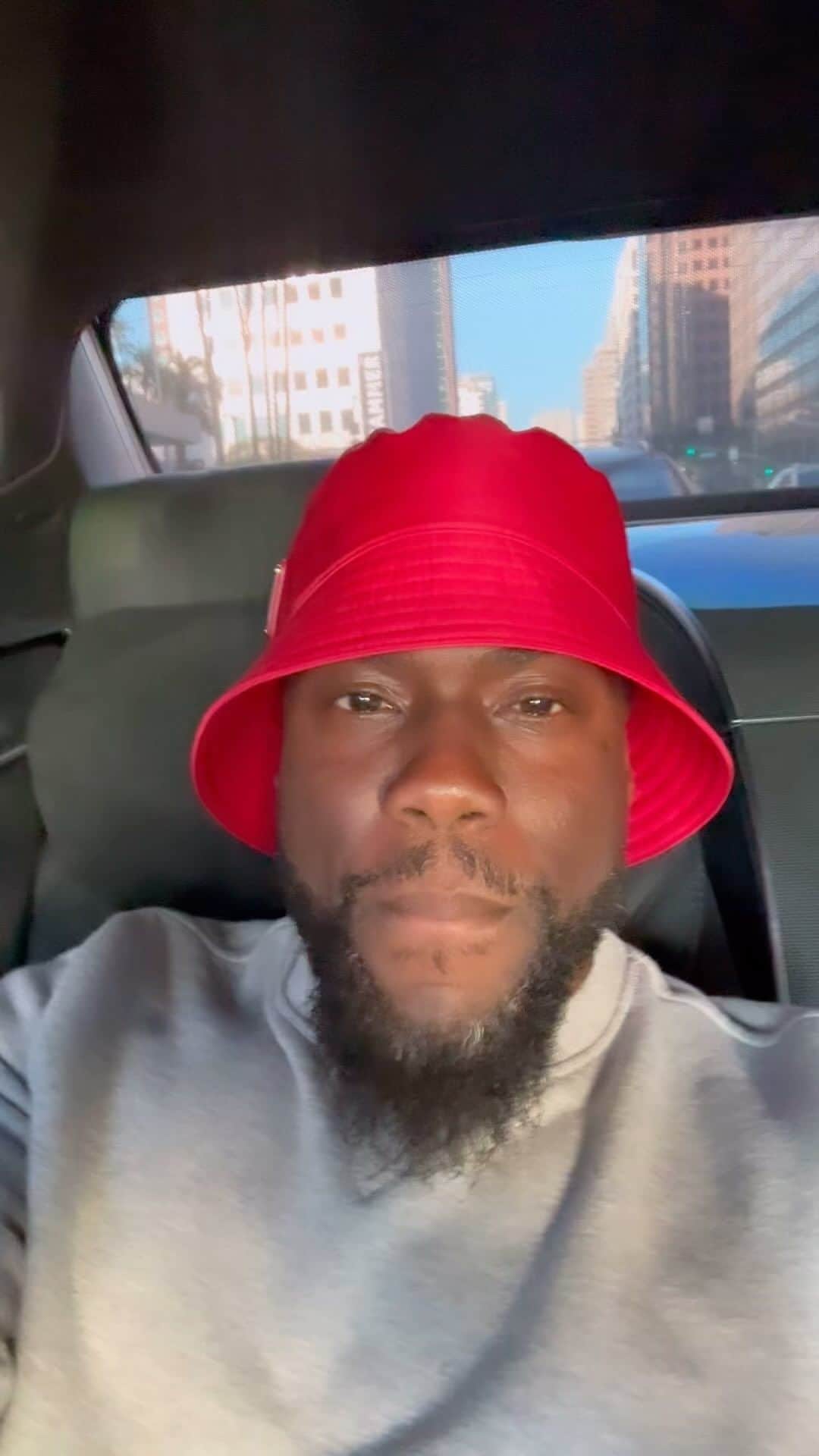 ケビン・ハートのインスタグラム：「All of my friends can kiss my ass 😂😂😂😂😂 ….I wish y’all could hear some of these damn calls. All of a sudden everybody is damn doctor or a physician….FUCK YALL MAN!!!!! 😂😂😂😂😂 #ManDown」