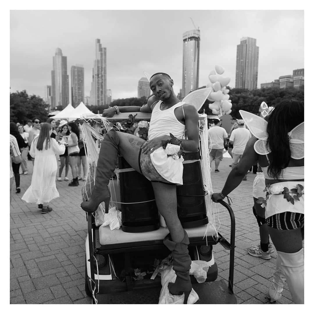Paul Octaviousのインスタグラム：「Portraits I took during a @honeymoon parade we put on during @lollapalooza 😍❤️   When I was shooting this I didn’t think I got anything honestly. Since this was our activation, we were multitasking like a lunatic but wouldn’t have it any ole way! I love shooting ❤️ Thank C3 and Performers for an unreal evening. ❤️」