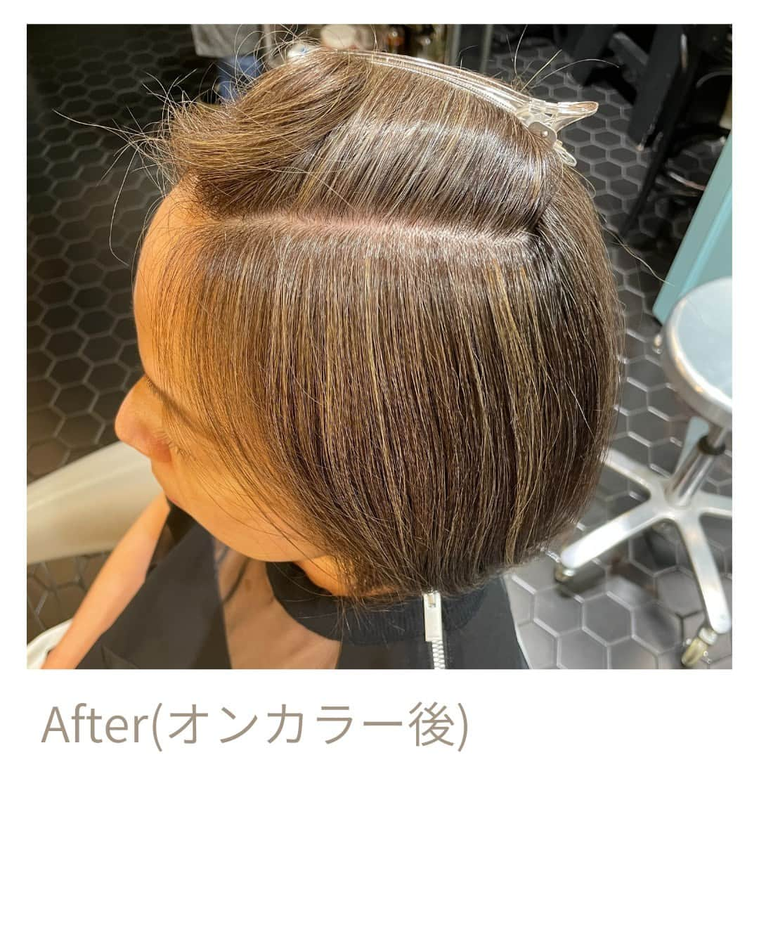 Wella Professionals Japanさんのインスタグラム写真 - (Wella Professionals JapanInstagram)「コレストンの新色「リュクスカラーコレクション」を使った「白髪活かし」をご紹介します。 ・ 白髪率50%以上の方にはリュクスグレイ単品でも白髪活かしができますよ。白髪はグレージュに染まって、まわりの黒髪や既染毛との馴染みもとてもよいです。 白髪50%以上でも、6Lv以下の白髪染め履歴に使うと白髪がただ浮いてみえてしまいます。暗髪に明るさをつくる「白髪ぼかしハイライト」や「白髪染め剥がし」をしてから使うと良いです。 ・ <Before> 根元／４Lv 既染部／11Lv 白髪率／70%以上  <Color> ブリーチでハイライト後 間塗り(根元)／リュクスグレイ〔ox6%〕 間塗り(毛先) ／リュクスグレイ〔ox3%〕 オンカラー／リュクスグレイ:クリア=1:1〔ox3%〕  by 原田 健司さん @cutters.haraken  ●リュクスグレイ● 赤みのないグレージュ。白髪やブリーチ毛の黄みをおさえ、年齢肌を明るく見せてくれます。白髪素材を活かしたオンカラーに。  ・ 全国のサロン様へサンプリング実施中です。ぜひお試しください♪ ・  リュクスカラーコレクションの情報は、コレストンワークスをチェック！ https://koleston.wella.co.jp/works/tags/luxecolorcollection/  ・ #コレストン #新色 #リュクスカラーコレクション #リュクスグレイ #リュクスベージュ #89リュクスシルバー #71リュクスアッシュ #脱白髪染め #白髪活かし #大人髪  #ウエラ  #ウエラカラー #ヘアカラー  #サロンカラー #美容室 #美容師  #コレストンワークス  #脱白髪染めラボ」8月25日 11時00分 - wellapro_japan