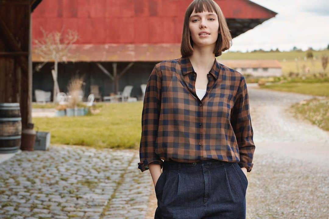 のインスタグラム：「UNIQLO / INES DE LA FRESSANGE PARIS Fall/ Winter 2023 Collection launches globally today August 25th.  Don’t forget to add them into your cart starting from today!  @inesdelafressangeofficial  #UNIQLO #LifeWear #INESDELAFRESSANGE   *The launch date and availability differ among regions.」