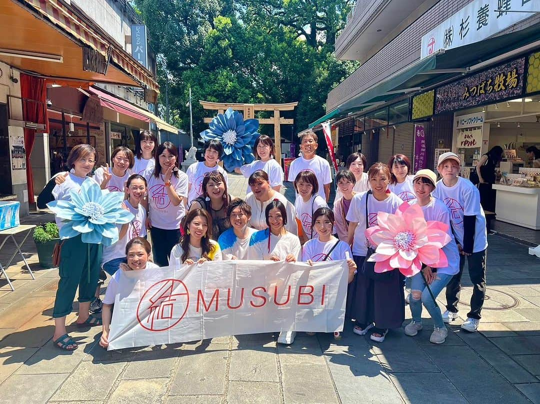 桃果愛のインスタグラム：「.  MUSUBI PROJECT @musubi_project2023   熊本キャラバン🐻🏯💕 お立ち寄りくださった皆様ありがとうございました🫶  たくさんの方とお会いできて嬉しかったぁー！！ 笑顔が溢れてて最高でした😆🌈🌈  熊本TVでも放送されましたぁー✨どんどん広がってる🌏すてきー🫶  Love yourself and be happy! Ai Momoka  #結プロジェクト #ミラノコレクション #熊本イベント #テレビ取材 #熊本出身」