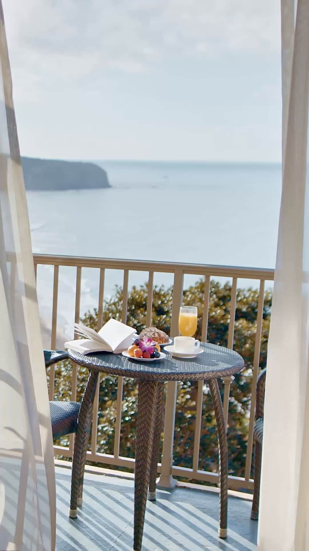 リッツ・カールトンのインスタグラム：「From a balcony vista, focus on Pacific calm at The Ritz-Carlton, #LagunaNiguel.」