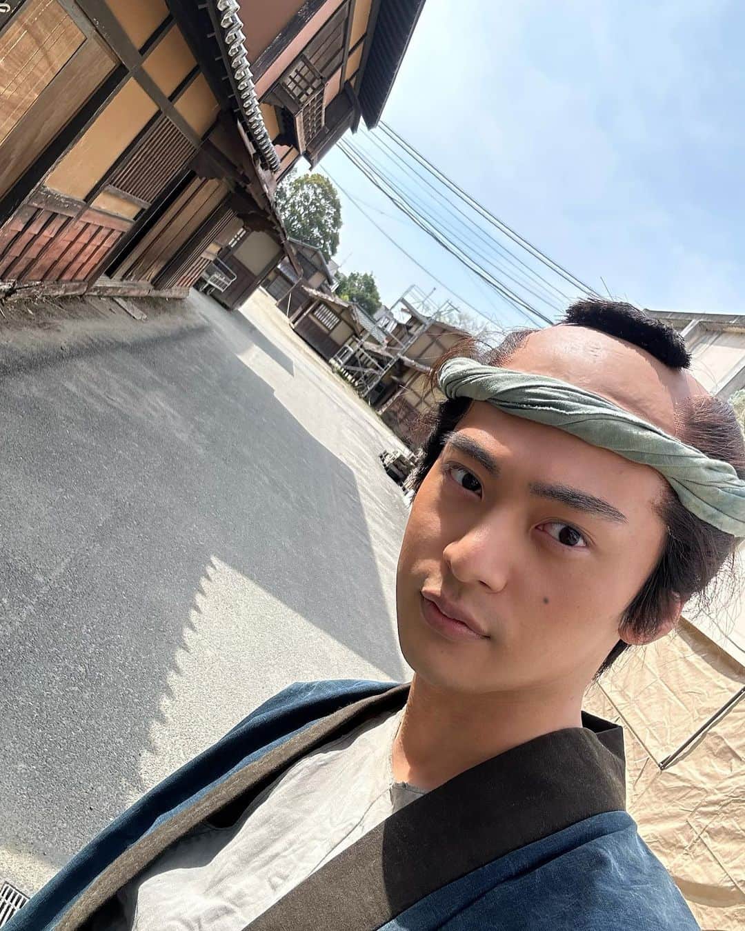 平田雄也のインスタグラム：「NHK-BSプレミアム・BS4K 『雲霧仁左衛門6』 本日より放送開始です👍🏻  人生初の時代劇です。 竹三という役を演じさせていただいてます。  今夜 19:30～20:13  是非ご覧ください😋  #雲霧仁左衛門 #時代劇 #NHK #京都」