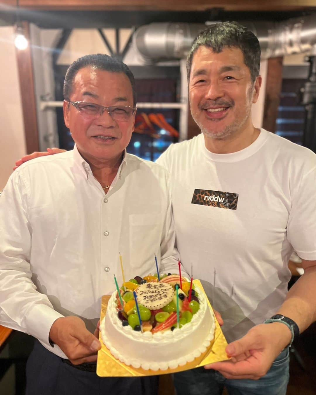 高田延彦さんのインスタグラム写真 - (高田延彦Instagram)「超人.東会長、誕生日＆古希おめでとうございました㊗️いつお会いしても常に心身共に超パワフルな会長には驚くばかりです！いつもお世話になっておりますが引き続きよろしくお願いいたします！ #日東リバティ　#東会長　#広島　#超パワフル　#超人　#お世話になっています　#enjoy  #thanks  #peace」8月25日 11時56分 - takada_nobuhiko