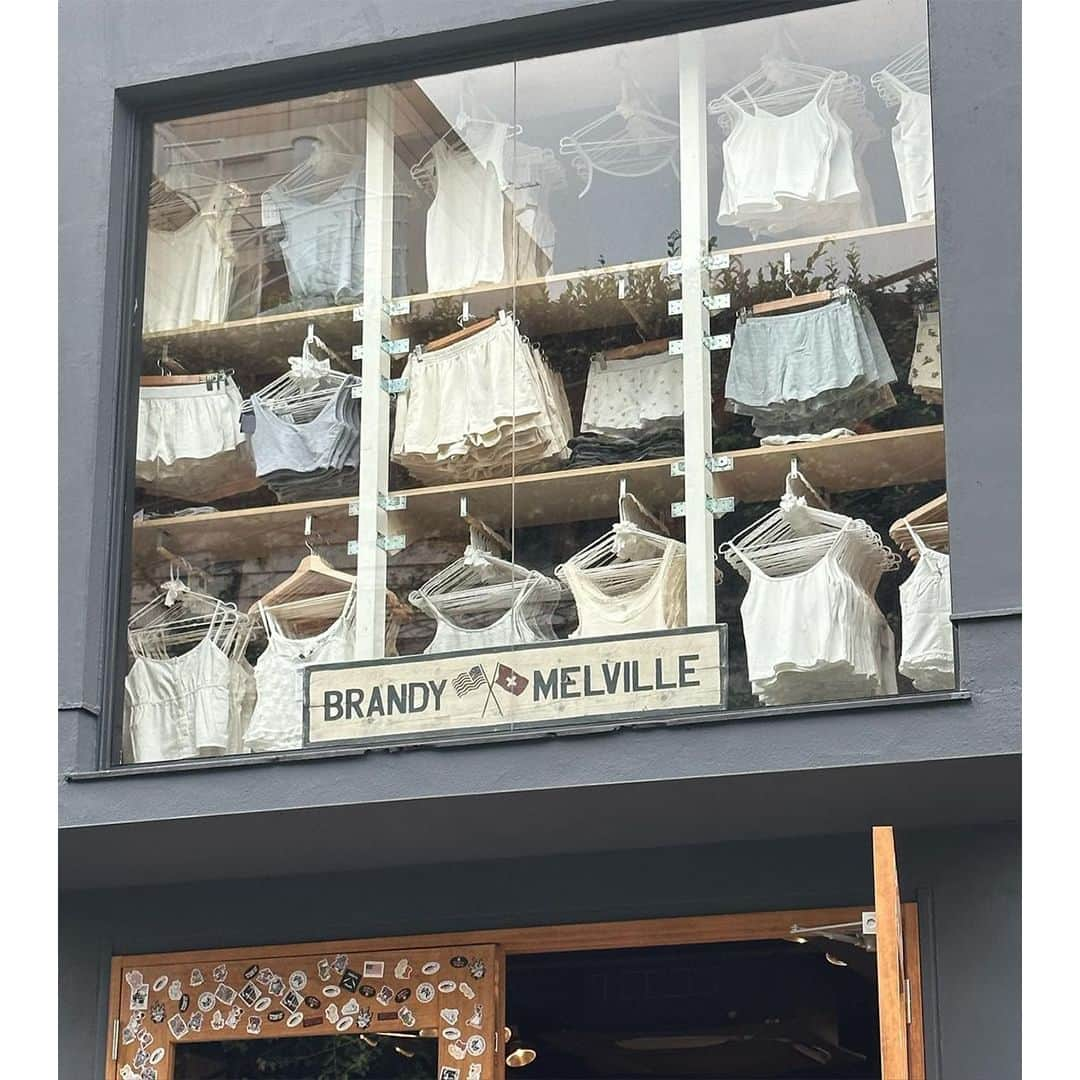 PATRA magazineさんのインスタグラム写真 - (PATRA magazineInstagram)「【原宿の新買い物SPOT📍BRANDY MELVILLE】  イタリア生まれのアパレルブランドBRANDY MELVILLEが日本初上陸🇯🇵✨  かわいいアイテムを実際に手にとれるとあって オープンから大人気な新スポットに💕  📍Brandy Melville Japan 東京都渋谷区神宮前３丁目２９−５ 11:00〜19:00  ＼ thank you 🦢 ／ @myrtiro / @97_sena / @hiirhxx @hvagr8dayxx / @pinom___  今みんなの中で流行っている事やアイテムがあれば @patra__jp をタグ付けしてぜひ教えてね🔔  皆さんのすてきな投稿をぜひ紹介させてください！   #原宿 #BRANDYMELVILLE」8月25日 12時00分 - patra__jp