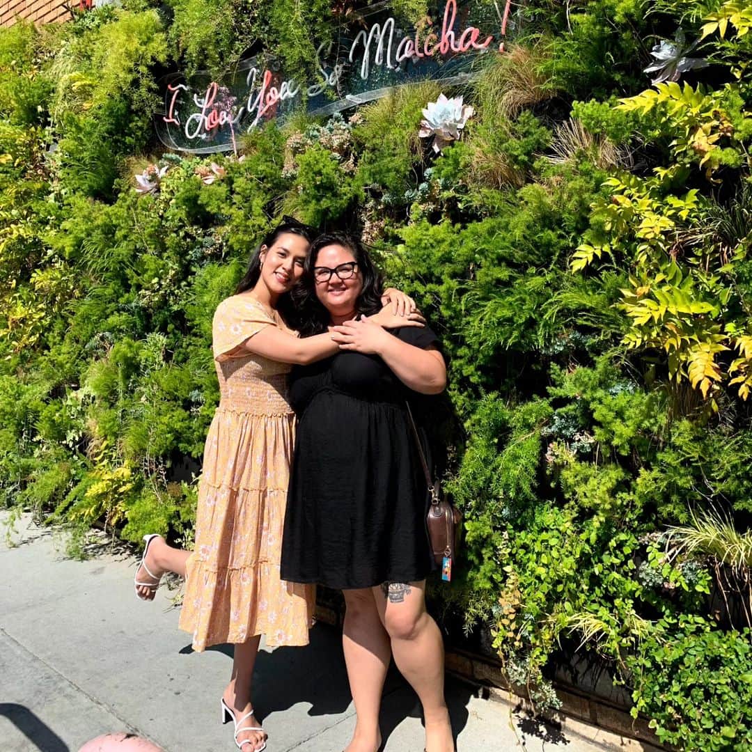 Raisa Andrianaのインスタグラム：「Today we celebrate Miss Sunshine herself @lookitsmealex !! We love and miss you, happy bday Aunty Chempo; the champion of buttermilk pancakes 🥞」