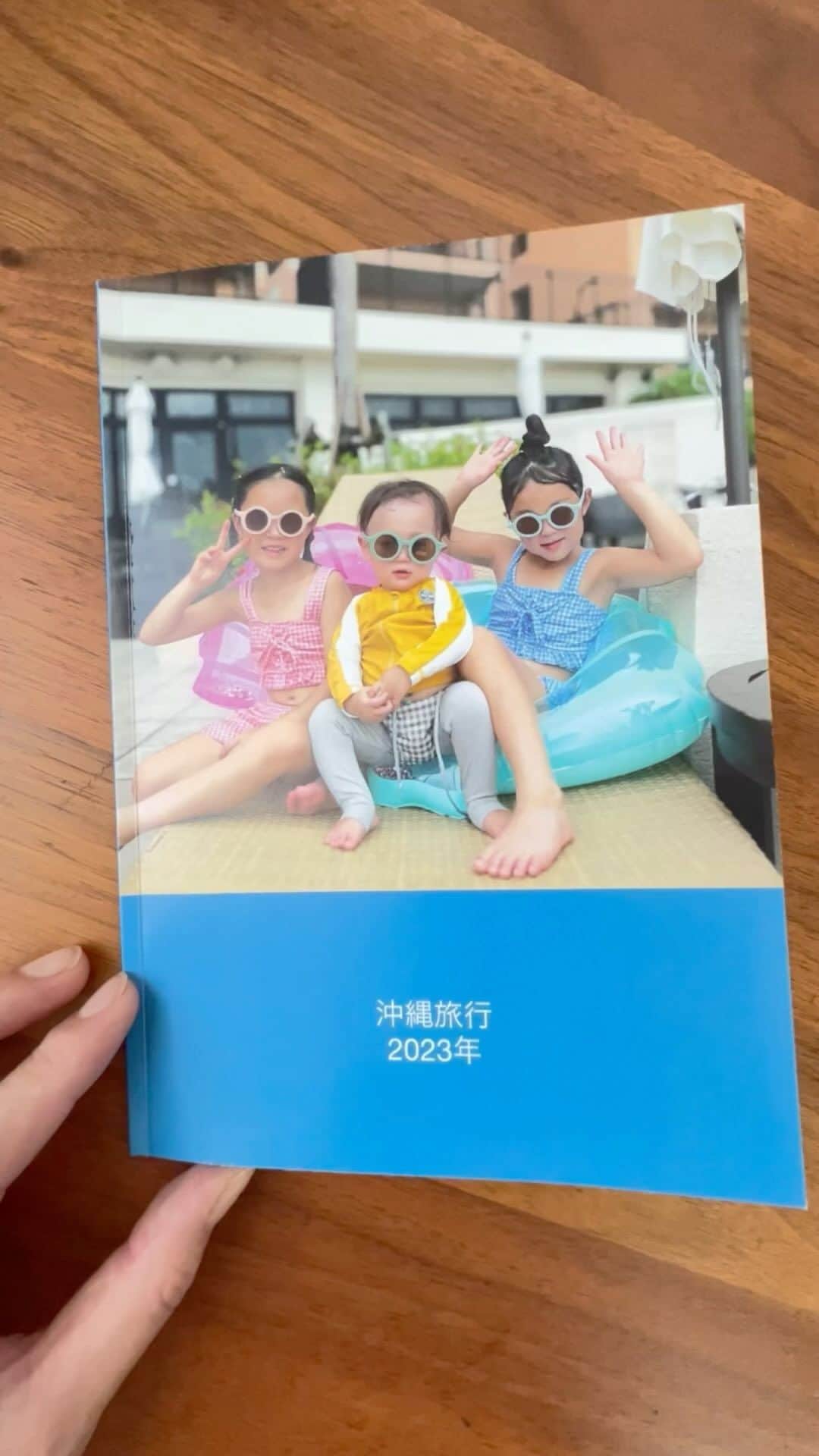 おとすずのインスタグラム：「夏休みも残すところあと1週間🥹 楽しい思い出と共に、私のスマホのフォルダー もパンパン😂 とりあえず 沖縄の写真だけプリミィ使って アルバムにパパッと まとめてみた！ . 忙しいから写真整理はスマホ一つで簡単に済ませたーい！ て方にオススメのアプリの紹介なので ご興味のある方、以下チェックしてみてくださいな↓  ＝＝＝＝＝＝＝＝＝＝＝＝＝＝＝＝  プリミィは月額330円のフォトサービスです🌴  おすすめポイント ♡フォトブックが毎月1冊無料でもらえる！ 　　　（→月額料金余裕でペイできちゃう）  ♡写真印刷も安い！ 　　　　L判7円/ましかくプリント11円と格安！  ♡5GBのデータ保管してもらえる！ 　　　（→スマホデータが急に破損しちゃっても安心）  ＝＝＝＝＝＝＝＝＝＝＝＝＝＝＝＝  🌺今回、L判40枚分が無料になるギフトコードはコチラ 　　【pb552】 🌺ストーリーのリンクから登録すると月額料金もお得になるそうです」