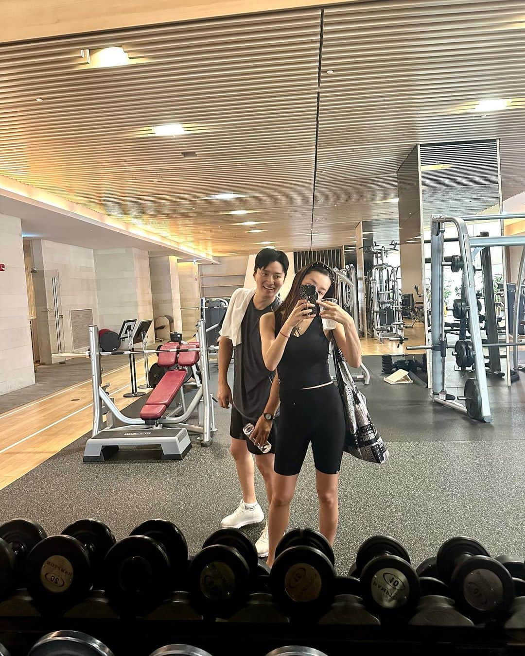 ソ・イヒョンのインスタグラム：「그…..운동 허세샷 🏋️‍♀️🏋️‍♀️🏋️‍♂️  이런거자나요??ㅋㅋㅋㅋㅋ 저도 한번 해보고싶었어요  열심히 하겠습니당 🏋️‍♂️」