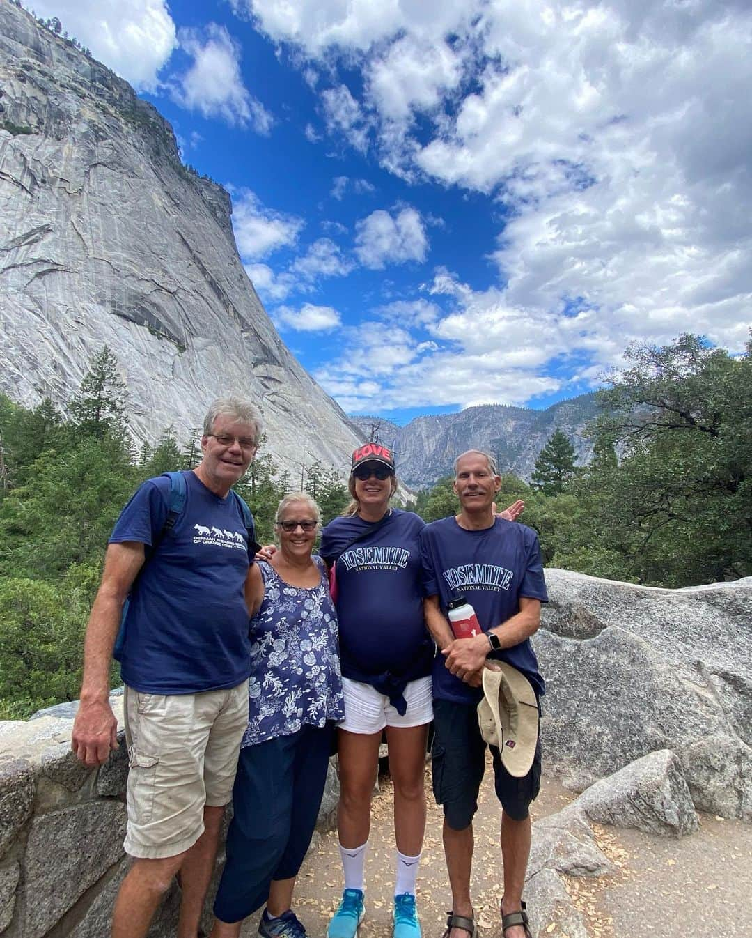 エイプリル・ロスさんのインスタグラム写真 - (エイプリル・ロスInstagram)「Love this place, these people, and all of the memories here ❤️🙌🏼 #Mysemite ⛰️🏕️」8月25日 12時22分 - aprilrossbeach