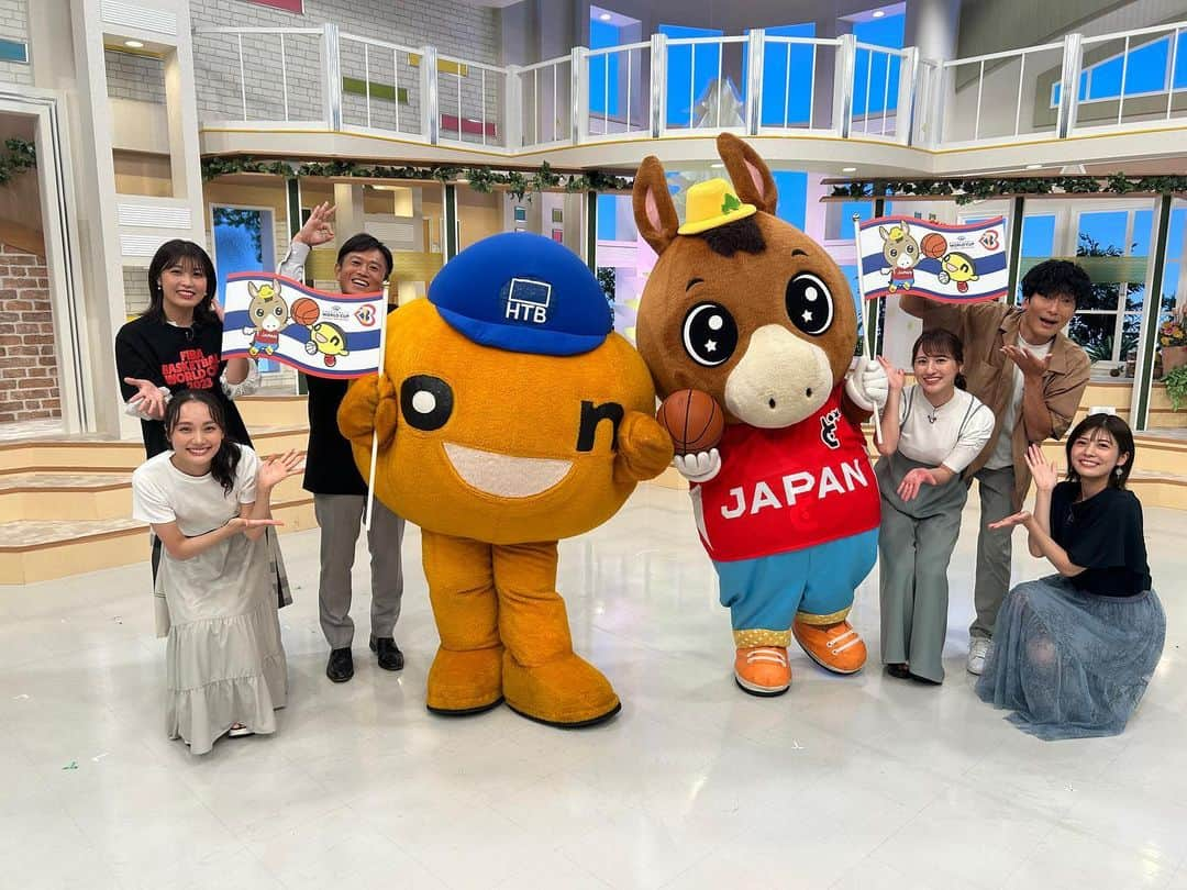 札幌テレビ放送さんのインスタグラム写真 - (札幌テレビ放送Instagram)「けさの #どさんこワイド朝 と #イチモニ！たのしかったなー😆 おともだちがたくさんできたよ🎵 フリースローは1かいもはいらなくてしょんぼり…😿 もっとれんしゅうして #onちゃん とまたバスケしたいなあ🏀🔥 あ‼️そうだ‼️ こんや9じからの #バスケワールドカップ かいまくせんをみてイメージトレーニングすればいいんだね〜💪🏻  このあとは #どさんこワイド179 にonちゃんとでるよー🐴✨ onちゃんおえかきじょうずかな☺️  #どさんこくんインスタ #どさんこくん #stv #htb」8月25日 12時31分 - stv_dosanko