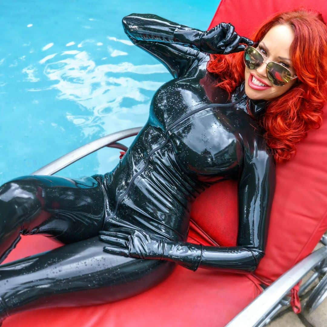 ビアンカ・ボーチャンプのインスタグラム：「When it's hot, it's burning hot! ♨️ Only at ILOVEBIANCA 🔥 #catsuit #sunglasses #smiling #happy #hot #pool #pooltime」