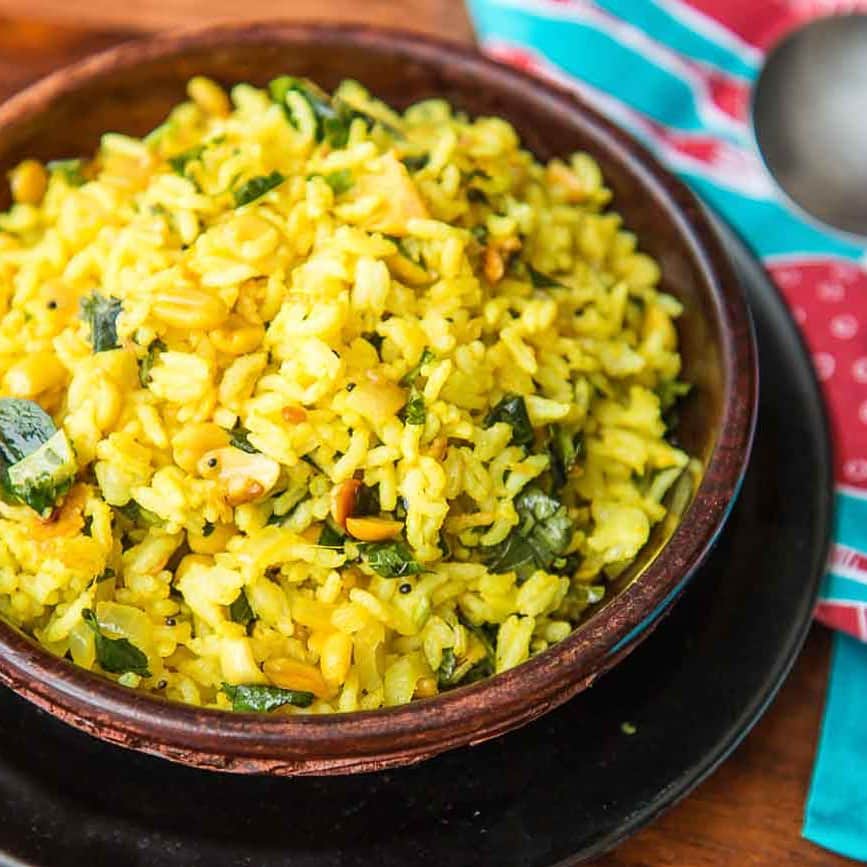 Archana's Kitchenのインスタグラム：「Wishing you all a very happy #Varamahalakshmi festival. This lemon rice recipe is a must try and do tell me how this recipe turned out!  Ingredients 2 cups Cooked rice , in grainy form 1 teaspoon Mustard seeds (Rai/ Kadugu) 1 teaspoon White Urad Dal (Split) 1/4 cup Raw Peanuts (Moongphali) 1 sprig Curry leaves , roughly chopped 1 inch Ginger , grated 2 Green Chillies , finely chopped 1 teaspoon Turmeric powder (Haldi) Salt , taste 1 tablespoon Sesame (Gingelly) Oil Coriander (Dhania) Leaves , a small bunch finely chopped  👉🏻To begin making the Lemon Rice Recipe (Elumichai Sadam/Chitranna), make sure you have some cooked rice ready. It helps using a day old rice as the grains will be separated out well.  👉🏻Keep the remaining ingredients handy, as this recipe will be made in a jiffy.  👉🏻Heat oil in a heavy bottomed pan or kadai, add the mustard seeds, the urad dal and peanuts. Allow them to crackle and the dal and the peanuts to get roasted well until it gets a golden brown color. Do this on low to medium heat else they will get brown faster than you want them to and the peanuts will remain raw.  👉🏻Once the dal is golden brown and roasted, add the curry leaves, ginger, green chillies, turmeric powder and stir for a few seconds.  👉🏻Add the cooked rice, sprinkle some salt and give it a good stir until all the ingredients have combined well and the rice gets well coated. Turn the heat to low, cover the pan and allow the lemon rice to steam along with the seasonings for a couple of minutes.  👉🏻After a couple of minutes, squeeze the lemon juice and give the rice a good stir. Check the salt and spice levels and adjust to suit your taste.  👉🏻Turn off the heat and stir in the chopped coriander leaves and serve.  👉🏻Serve the Lemon Rice (Elumichai Sadam/Chitranna) along with papad and tomato onion raita, or plain yogurt.」