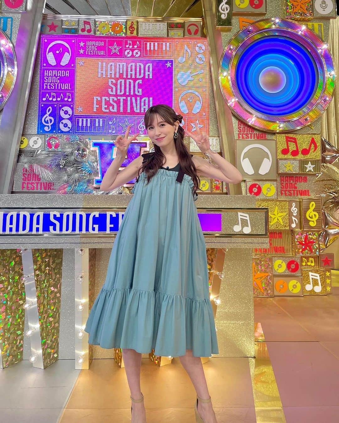 May J.さんのインスタグラム写真 - (May J.Instagram)「今夜7時から「ハマダ歌謡祭」に出演します！ 今回はゴスペラーズの村上さん　@iamtetsuyamurakami  がリーダーだよ！！！デビュー当時からよくライブでご一緒させていただいたりコラボもしてるけど、バラエティーで共演は初めてかも！？ デュエット楽しかったから是非観てほしいな🤍 春菜さん　@harisenbon_haruna と仁美ちゃん　@10_hitomi_06  も番組を通して仲良くなれて嬉しいなぁ🥰 今回はちょっとしたハプニングがあるかも...🫣w See you tonight 🫶 見逃し配信もあるよ📺  #ハマダ歌謡祭」8月25日 13時20分 - mayjamileh