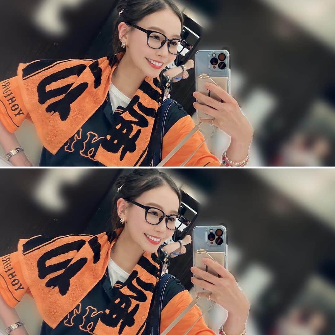 君島光輝のインスタグラム：「. お昼は甲子園観て大はしゃぎ。 夜は東京ドームで大はしゃぎ。  友達から最高のプレゼントです。 ありがとう😭🩷⚾️ . . #光輝の分も持ってきたよって #ユニフォームとタオル #ノリノリで借りちゃったよね #野球観戦」