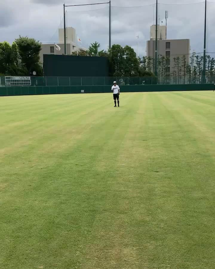 福田秀平のインスタグラム：「色々とあったけど、ここまで投げれるようになりました！ 翌日もリバウンドが無く、そんなの3年ぶりです。 球の強さはまだまだだけど、あと少し！ ドクターやトレーナーの方々をはじめ支えて下さったみなさんに本当に感謝。 #ありがとう #肩甲骨骨折 #変形性肩関節症 #拘縮肩 #関節唇損傷 #術後10ヶ月 #福田秀平」