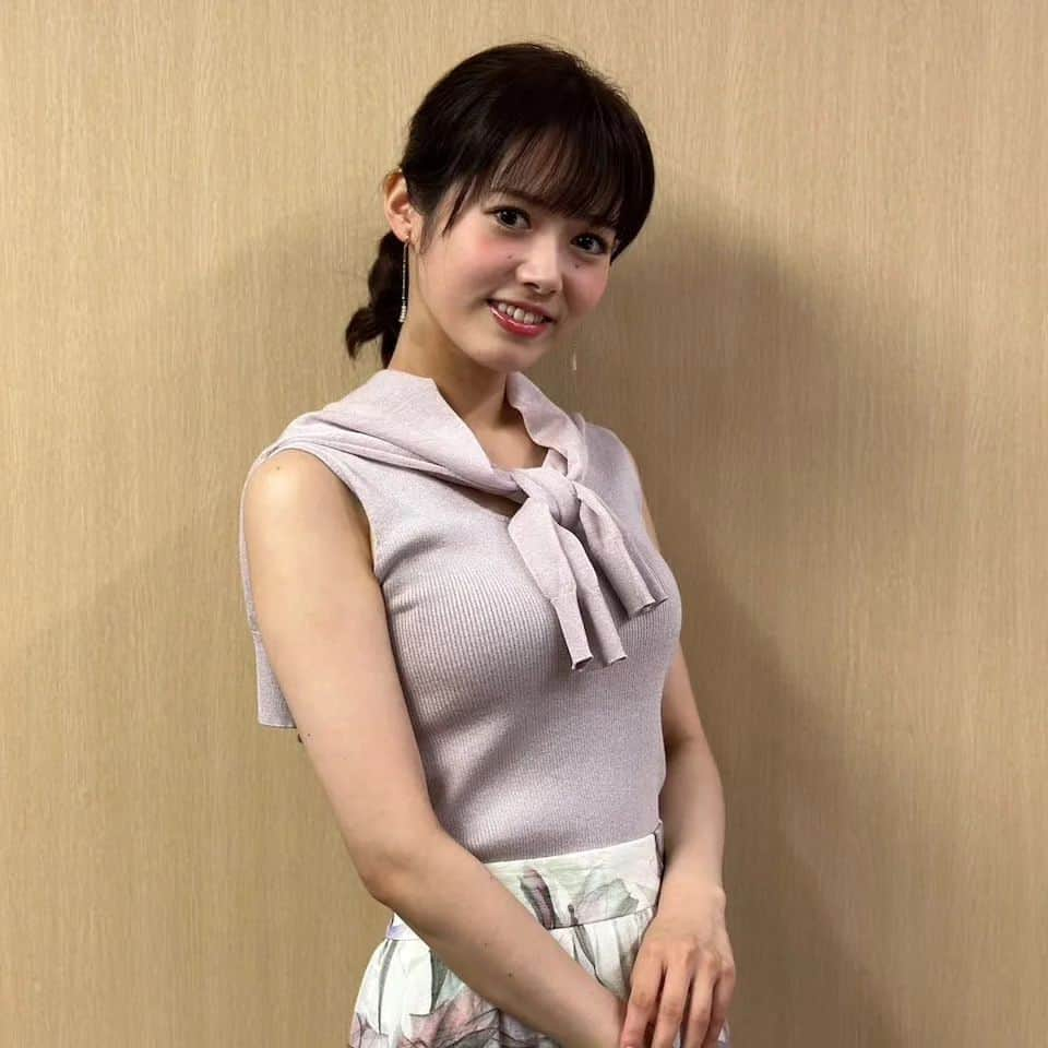 女子アナ好きみっきーさんのインスタグラム写真 - (女子アナ好きみっきーInstagram)「谷尻萌ちゃん❤️ めざましインスタ投稿アザーカット☺️ #谷尻萌 #もえちゃん #お天気キャスター #お天気お姉さん #セントフォース #かわいい #美女 #美脚 #ナイスバディ #京美人 #ノースリーブ #二の腕 #ポニテ #MoeTanijiri #centforce」8月25日 13時28分 - mikiya_m39