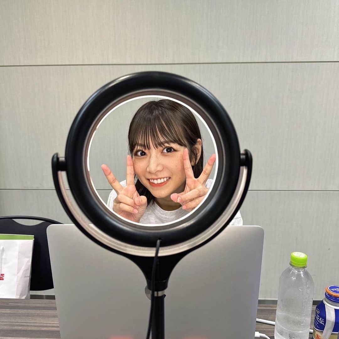 のインスタグラム：「🐻🤎 昨日お家で「プー　あくまのくまさん」を観ました🍯強すぎて強すぎて攻略不可でしたね、この作品のゲームが出たとしたらクリアできなくて夜な夜なやってしまいそう🐻🍯笑プーの周りを取り巻く蜂が1番優しそうでした🐝 それから最近お試しでスキンケアを変えたんです〜こういうのあまりみんなに言わないから言ってみよう第一弾です！🌂ちなみにとってもいい感じ!#今日からメガロドンの映画公開や〜 #MEG ザ・モンスターズ2のことですね🦈 #観に行くのたのしみすぎる」