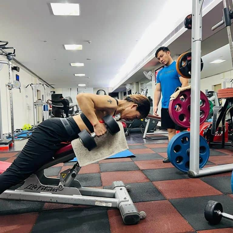 Mary Komのインスタグラム：「'We make a great team together'  Thank you @olympicgoldquest for supporting me in every possible way to recover post surgery. Thank you my trainer Mobya Duyu and Physio Nisha (Pic credit😊) we'll bounce back stronger!」