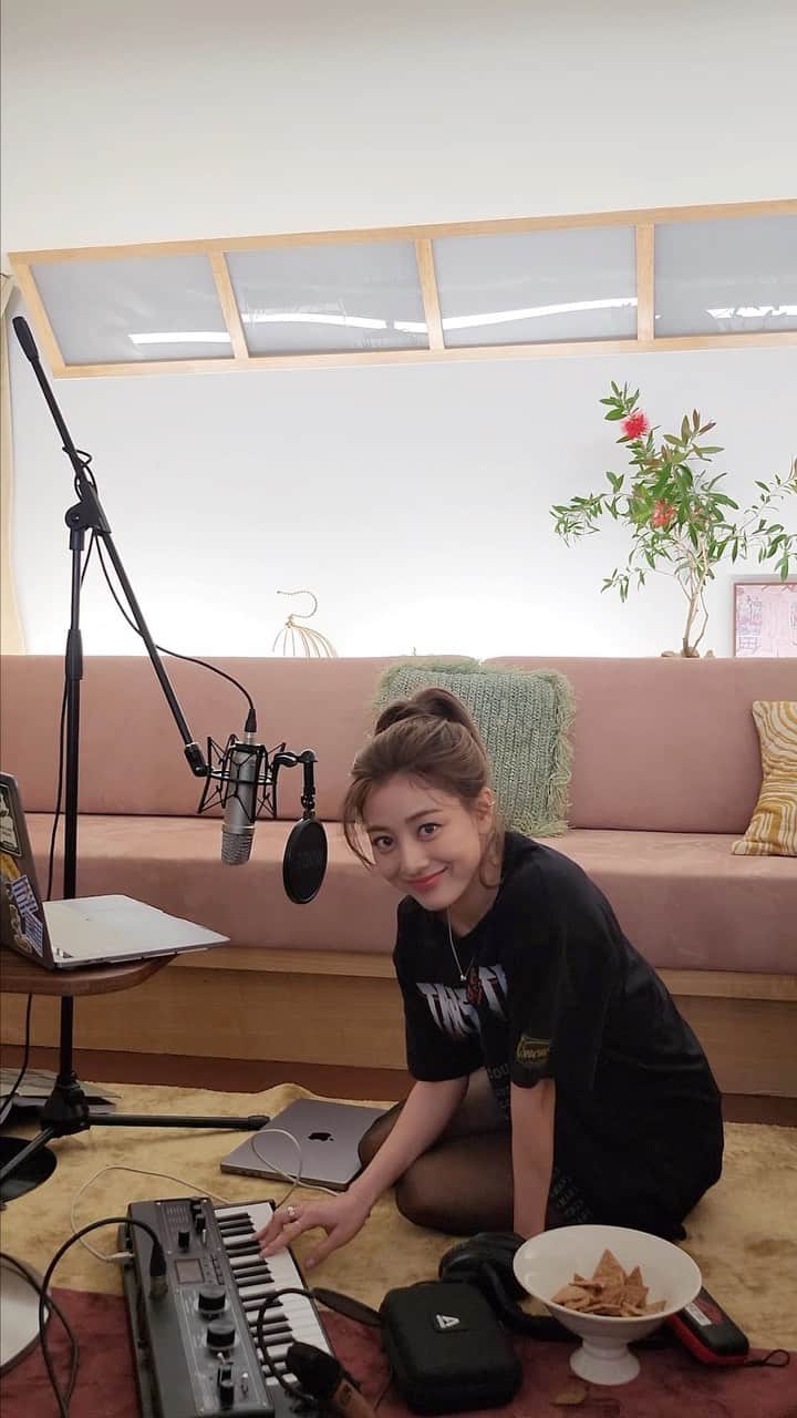 TWICEのインスタグラム：「#JIHYO keep on making me say oh my oh my 😮  #TWICE #트와이스 #지효 #ZONE #KillinMeGood」