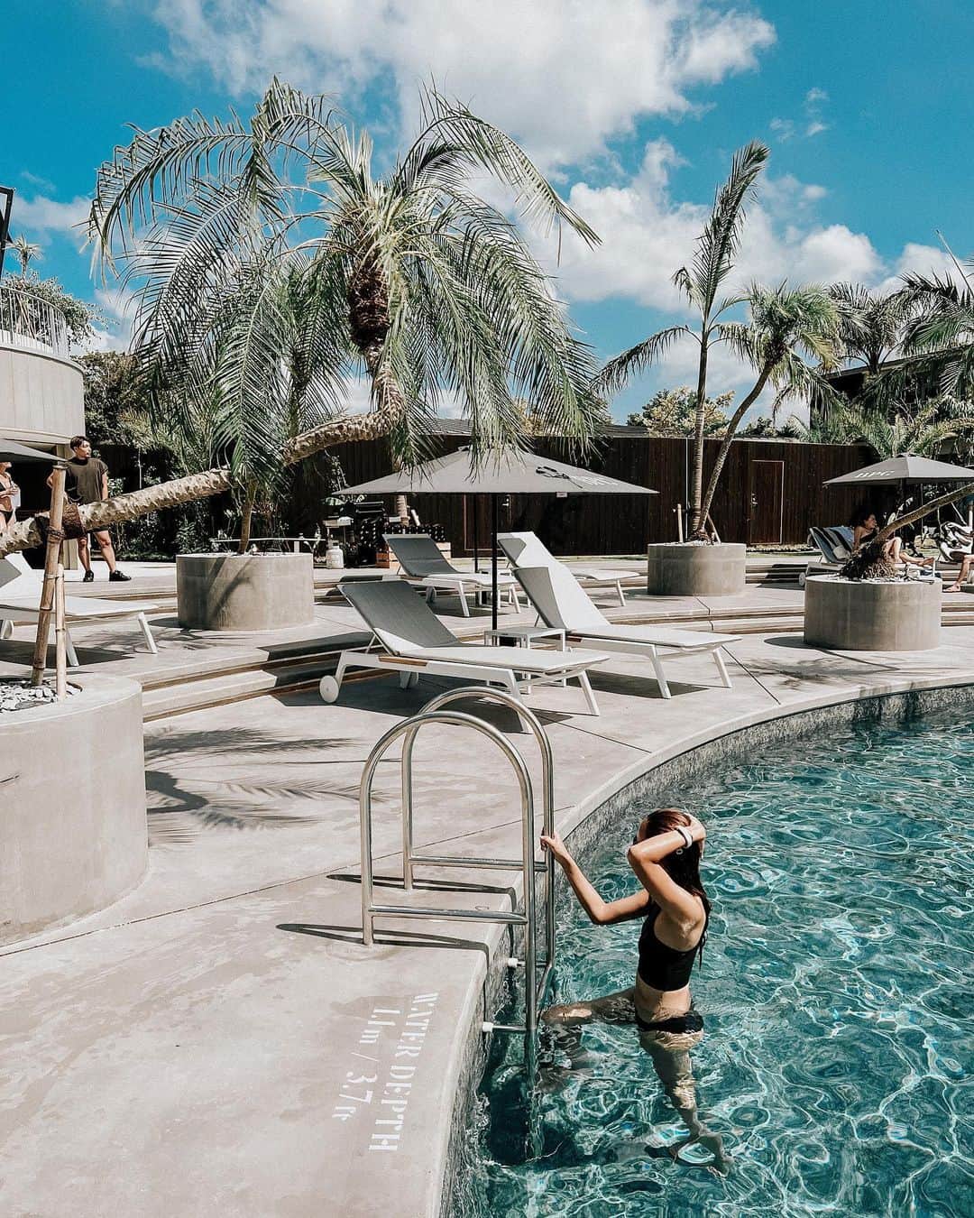 福井仁美のインスタグラム：「Just opened!! @botanicalpoolclub   今日オープン☀️BPC ほんとに千葉です。日本です。 まだまだ日本は暑そうだから当分夏のプールを楽しめそう🤍  #botanicalpoolclub」