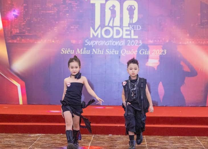 石鍋正寿さんのインスタグラム写真 - (石鍋正寿Instagram)「先日、Top_Model_Kid_Supranational2023のセミファイナルが行われました❗️ 約1000件の応募の中から、60人の子供達が選ばれました✨ このイベントでは子供達へ、栄養学、学校暴力、性的暴力、青年期からの正しいスキンケアなど様々な分野におけるお話がされました❗️ @ikka__wagyu.restaurant  は、栄養学についていろいろとお話をさせて頂きました✨ 子供達の将来に少しでも役に立ってもらえたら嬉しいと思っています✨ ・ Top_Model_Kid_Supranational2023のキッズモデルによるショーはとても綺麗で可愛くそしてカッコよく、とても迫力がありたくさん驚かされました‼️ これから行われるファイナルがとても楽しみすです😎 ・  Exclusive Distributor of Miyazaki-gyu 📞Hotline : +84782345998 Address: 118 Nguyen Khanh Toan st, Cau Giay dis, Hanoi, Vietnam  #Top_Model_Kid_Supranational2023 #IKKA#miyazaki #miyazakigyu #wagyu #yakiniku#wagyubeef #wagyusushi #wagyulover #hanoi #vietnam」8月25日 14時15分 - masatoshi.i