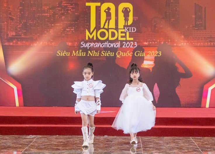 石鍋正寿さんのインスタグラム写真 - (石鍋正寿Instagram)「先日、Top_Model_Kid_Supranational2023のセミファイナルが行われました❗️ 約1000件の応募の中から、60人の子供達が選ばれました✨ このイベントでは子供達へ、栄養学、学校暴力、性的暴力、青年期からの正しいスキンケアなど様々な分野におけるお話がされました❗️ @ikka__wagyu.restaurant  は、栄養学についていろいろとお話をさせて頂きました✨ 子供達の将来に少しでも役に立ってもらえたら嬉しいと思っています✨ ・ Top_Model_Kid_Supranational2023のキッズモデルによるショーはとても綺麗で可愛くそしてカッコよく、とても迫力がありたくさん驚かされました‼️ これから行われるファイナルがとても楽しみすです😎 ・  Exclusive Distributor of Miyazaki-gyu 📞Hotline : +84782345998 Address: 118 Nguyen Khanh Toan st, Cau Giay dis, Hanoi, Vietnam  #Top_Model_Kid_Supranational2023 #IKKA#miyazaki #miyazakigyu #wagyu #yakiniku#wagyubeef #wagyusushi #wagyulover #hanoi #vietnam」8月25日 14時15分 - masatoshi.i
