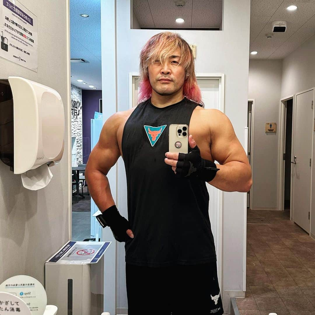 棚橋弘至さんのインスタグラム写真 - (棚橋弘至Instagram)「#肩トレ #shoulderworkout   肩は調子よし。重量を上げて行こう↑」8月25日 14時25分 - hiroshi_tanahashi