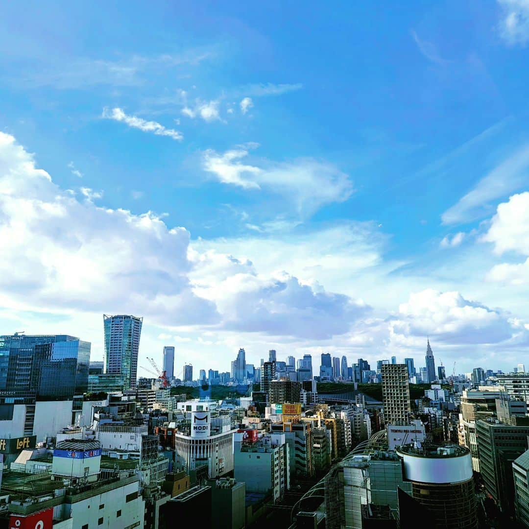 浜田真衣さんのインスタグラム写真 - (浜田真衣Instagram)「街眺めるの好き😘⁡ ⁡⁡ ⁡ #夏の思い出 ⁡ ⁡ #渋谷の旅」8月25日 14時47分 - nna1317