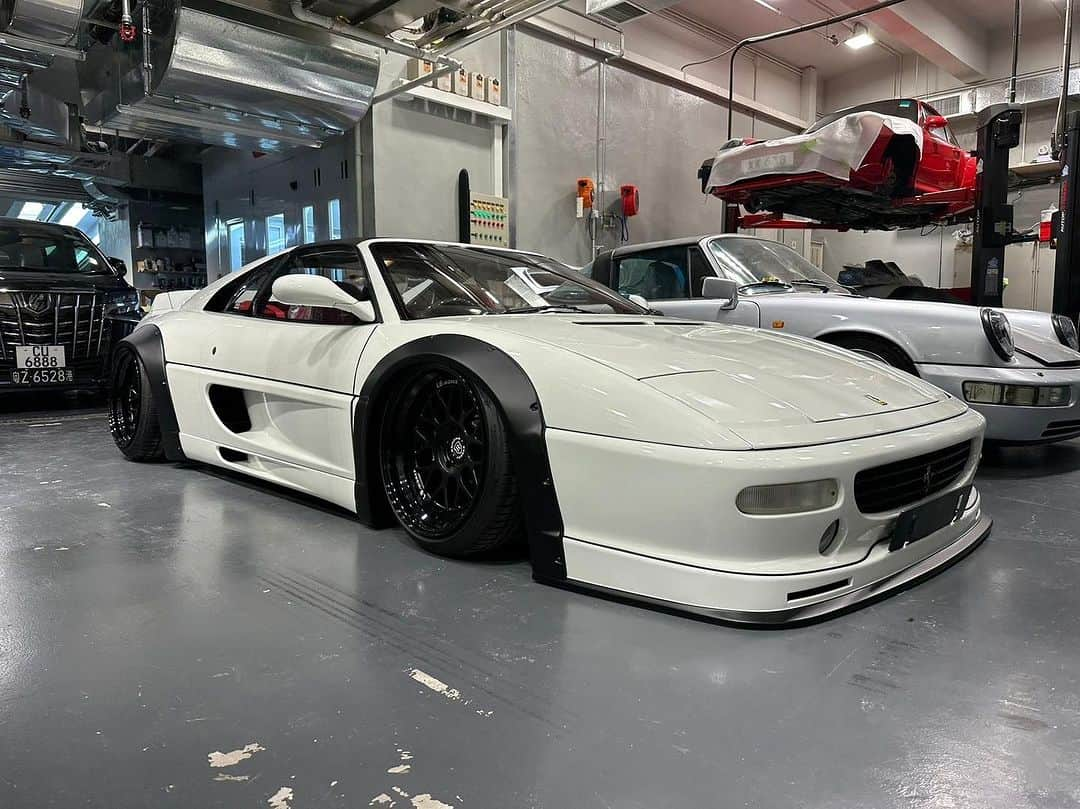 Wataru Katoさんのインスタグラム写真 - (Wataru KatoInstagram)「LB WORKS Ferrari F355 in Hong Kong 🇭🇰!! Well done & love it ! Simply clean! @rohanawheels on it Special thanks to @reinartdesign  @ferrari @rohanawheels  @minigt #libertywalk #lbworks #lbwk #ferrari #ferrari355  #italy #stance#stancenation  #widebody #rohanawheels  #minigt  #hotwheels #jdm #jdmcars  #custom#car #nice #instagram  #yokohamatire  #csr2  #White #nicepic #zoku #oldcar  #classiccars  #thank  @libertywalk_tokyo_harajuku  @tone_japan  @liquimoly  @sparco_official」8月26日 0時12分 - libertywalkkato