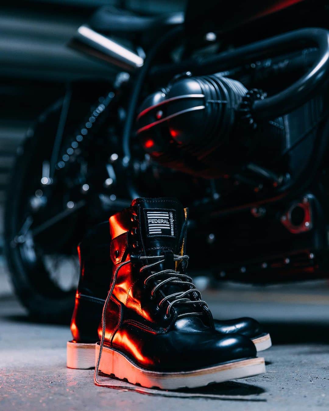 trashさんのインスタグラム写真 - (trashInstagram)「The @federalmoto and @umbertoluce moto boots are out and they’re the perfect addition to your kit. These are the first boots I can actually ride in and stand in all day. Congrats to Mike and everyone at @federalmoto!」8月26日 0時12分 - trashhand